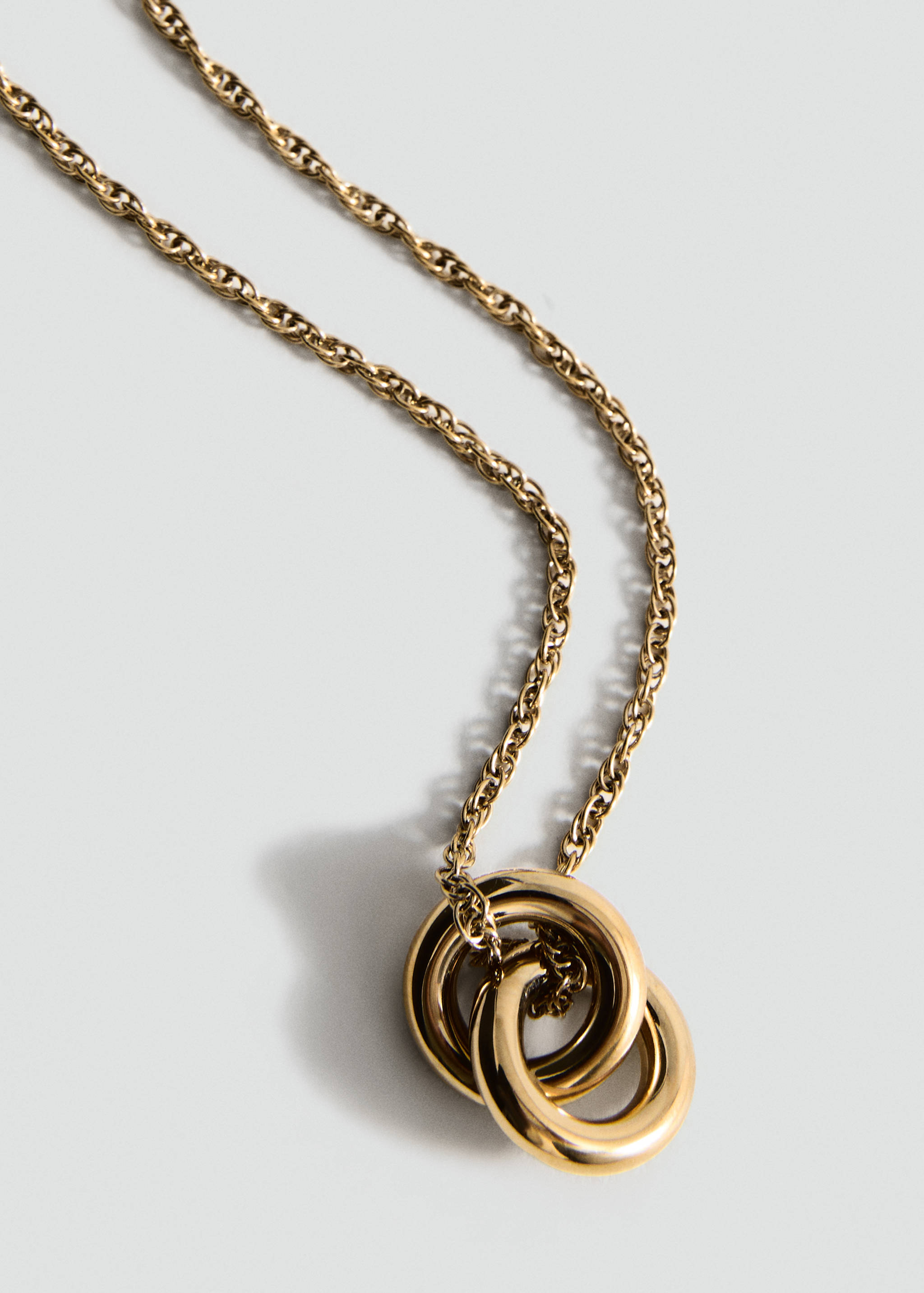 Collier créoles entrelacées en acier inoxydable - Plan moyen