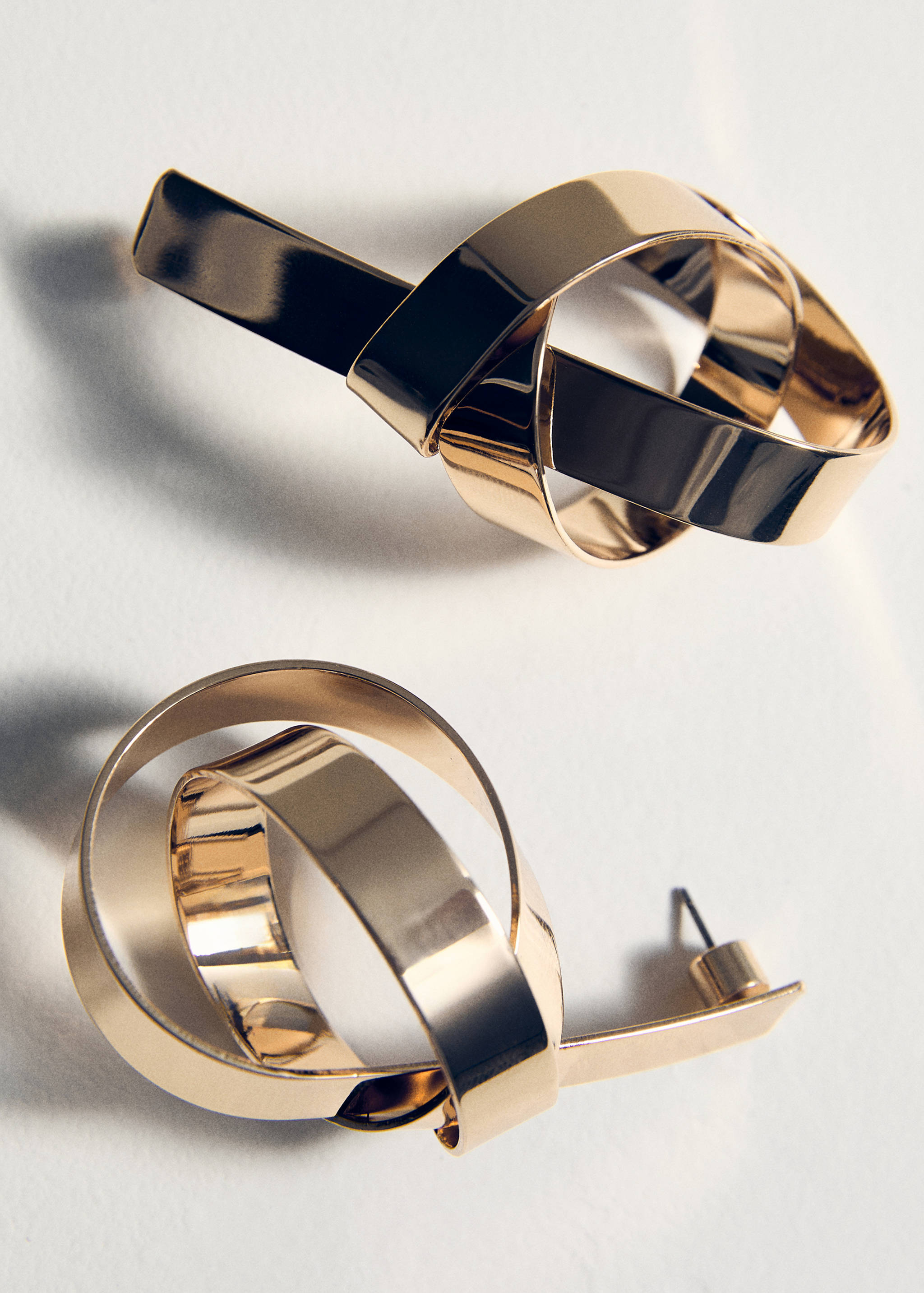 Intertwined knot earrings - Details of the article 5