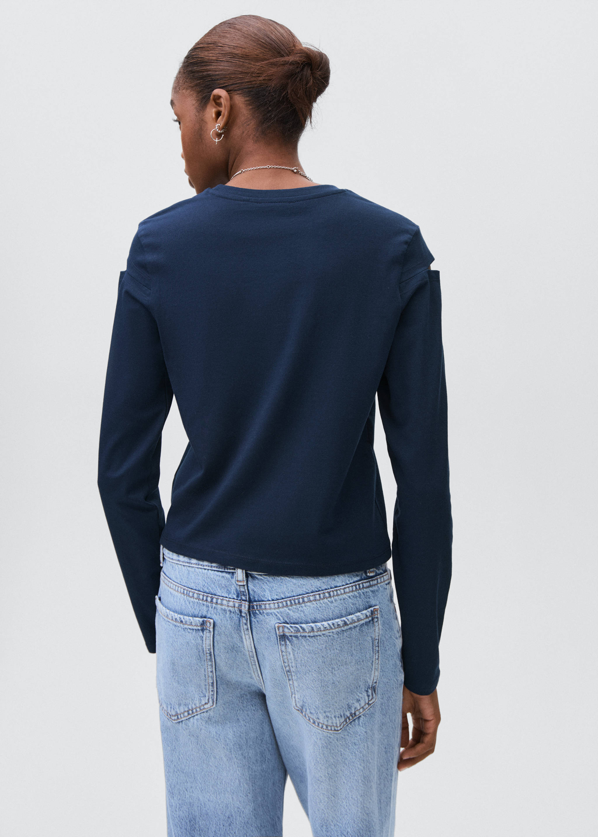 Cotton t-shirt with cut-out - Reverse of the article