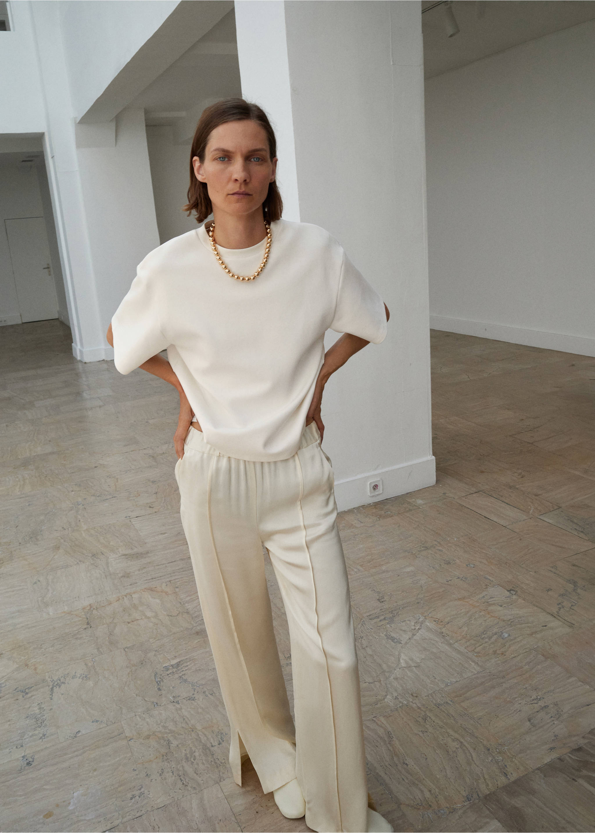 بنطلون ساتان بفتحات جانبية - رؤية وسط, الفانيلا. Ref: 17006364-00.