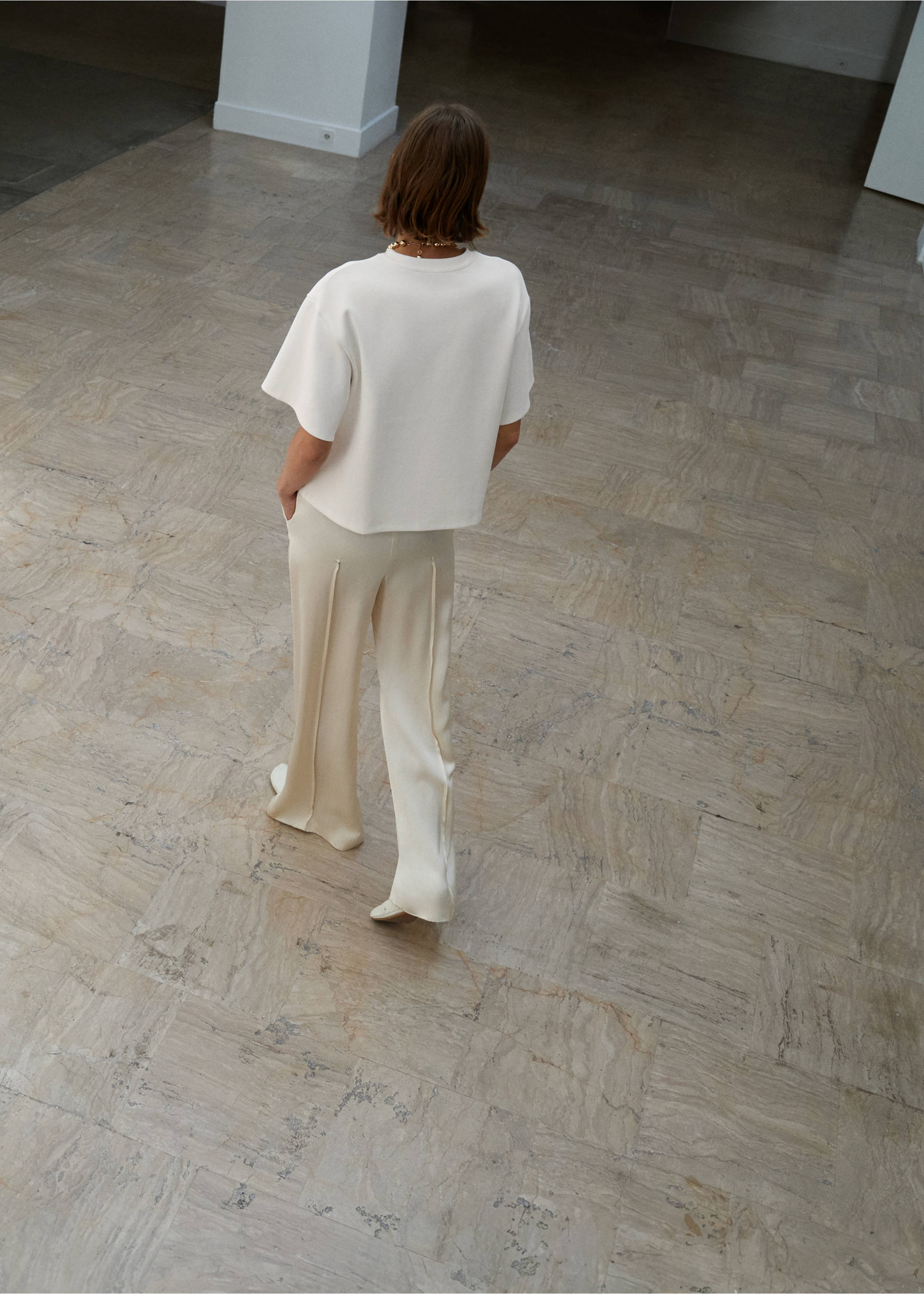 بنطلون ساتان بفتحات جانبية - الجهة الخلفية للمنتج, الفانيلا. Ref: 17006364-00.