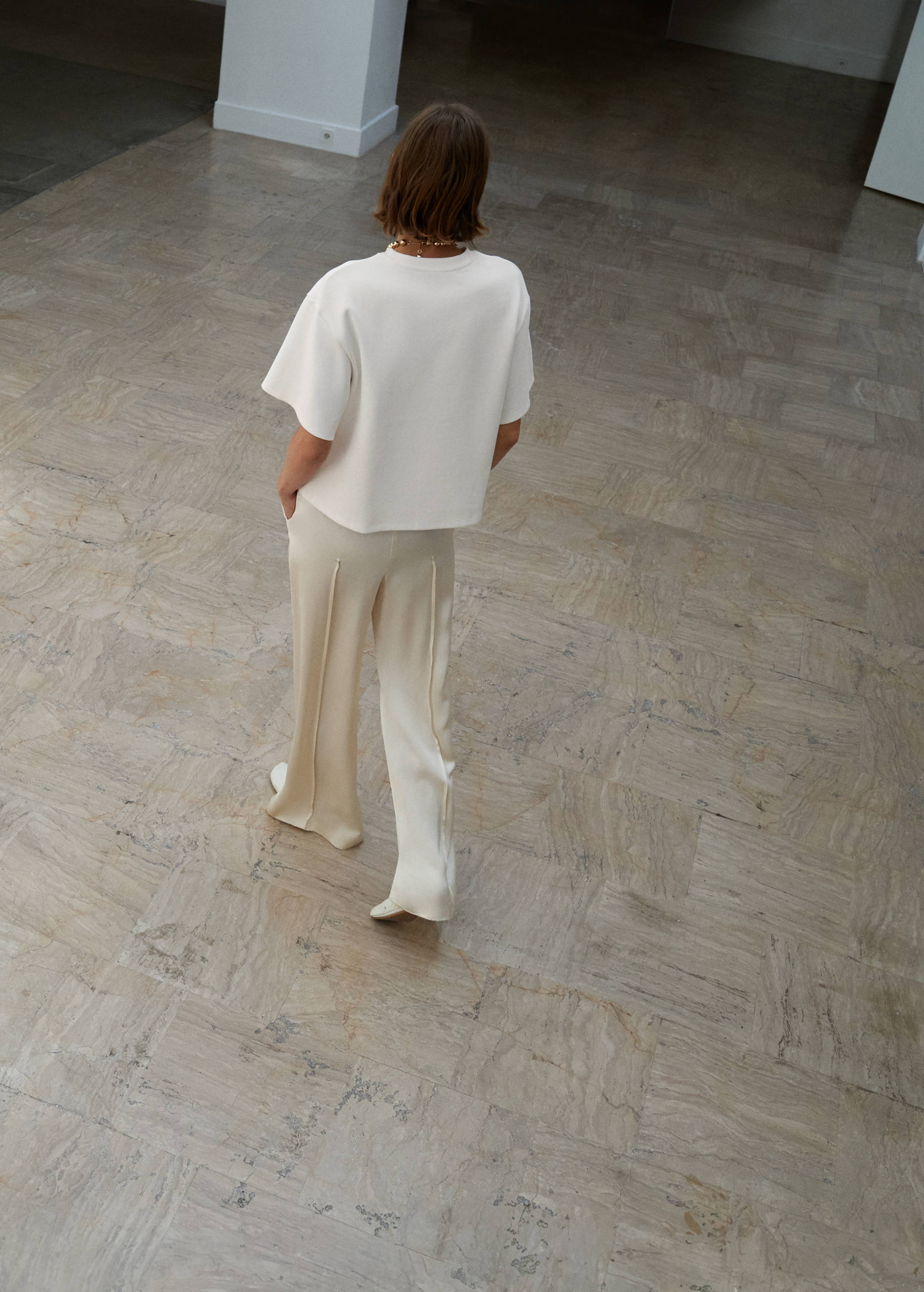 Pantalon satiné ouvertures latérales - Verso de l’article