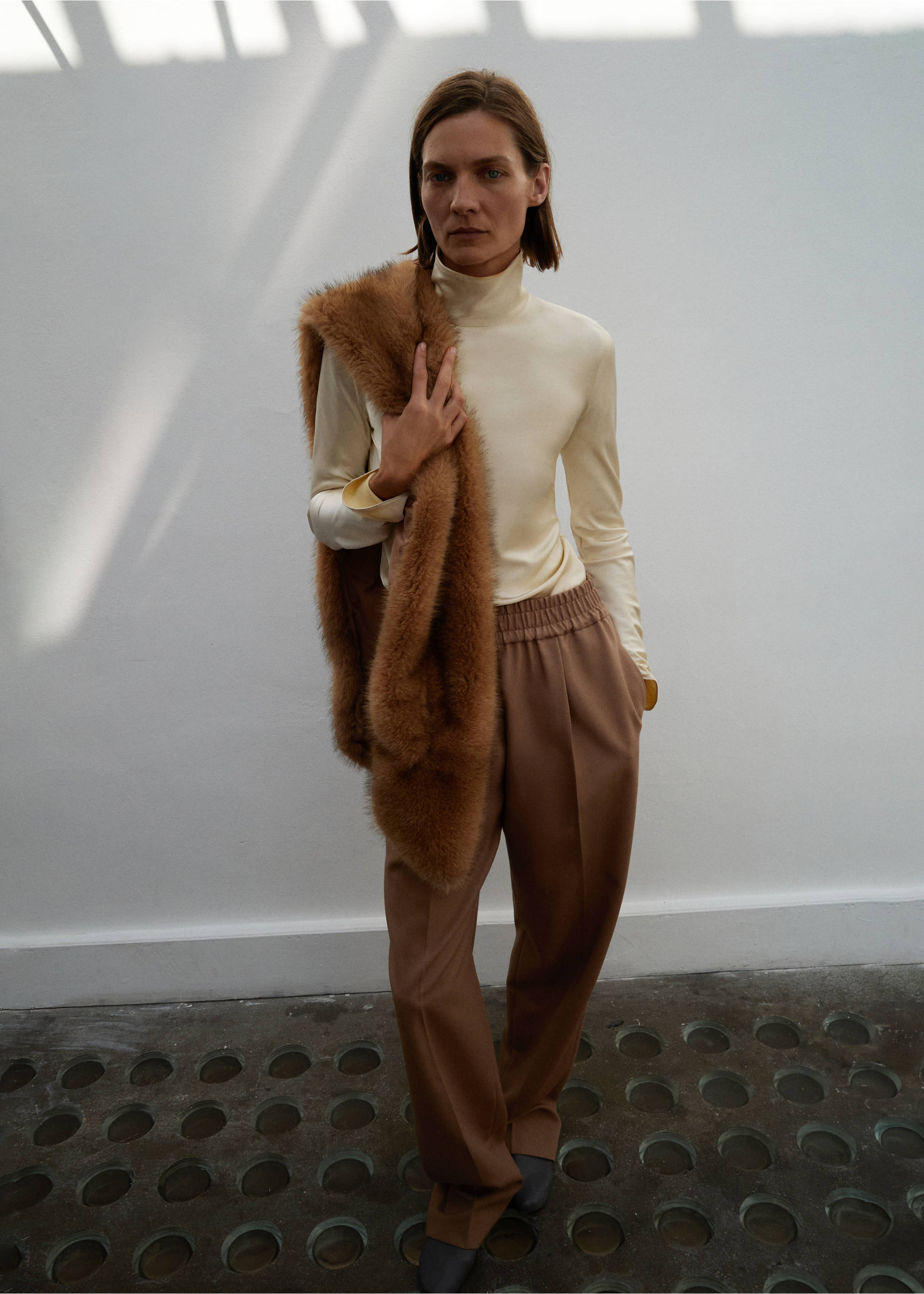 100% wool trousers with elastic waist - General plane, Medium Brown. Ref: 17006365-00.