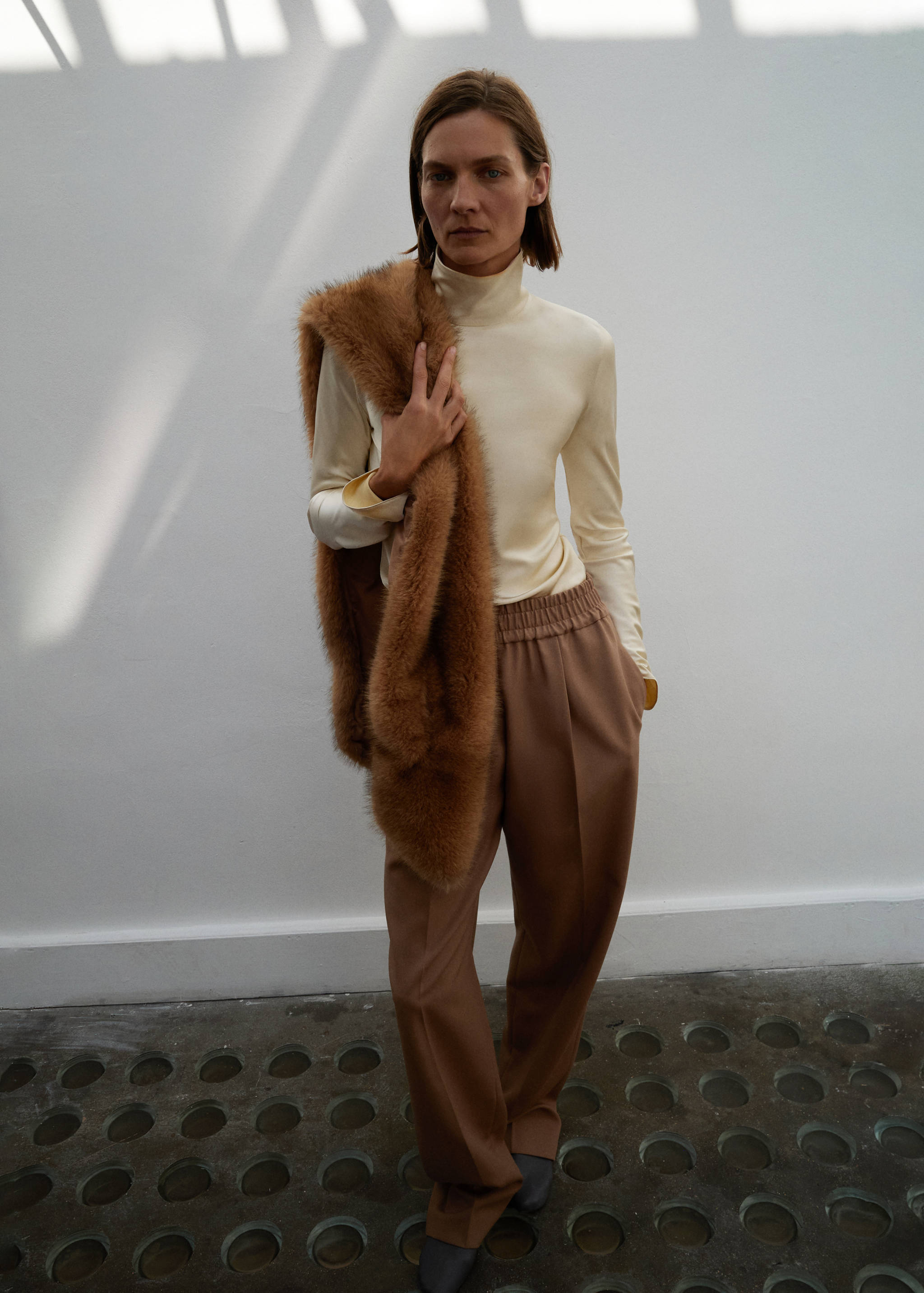 100% wool trousers with elastic waist - General plane