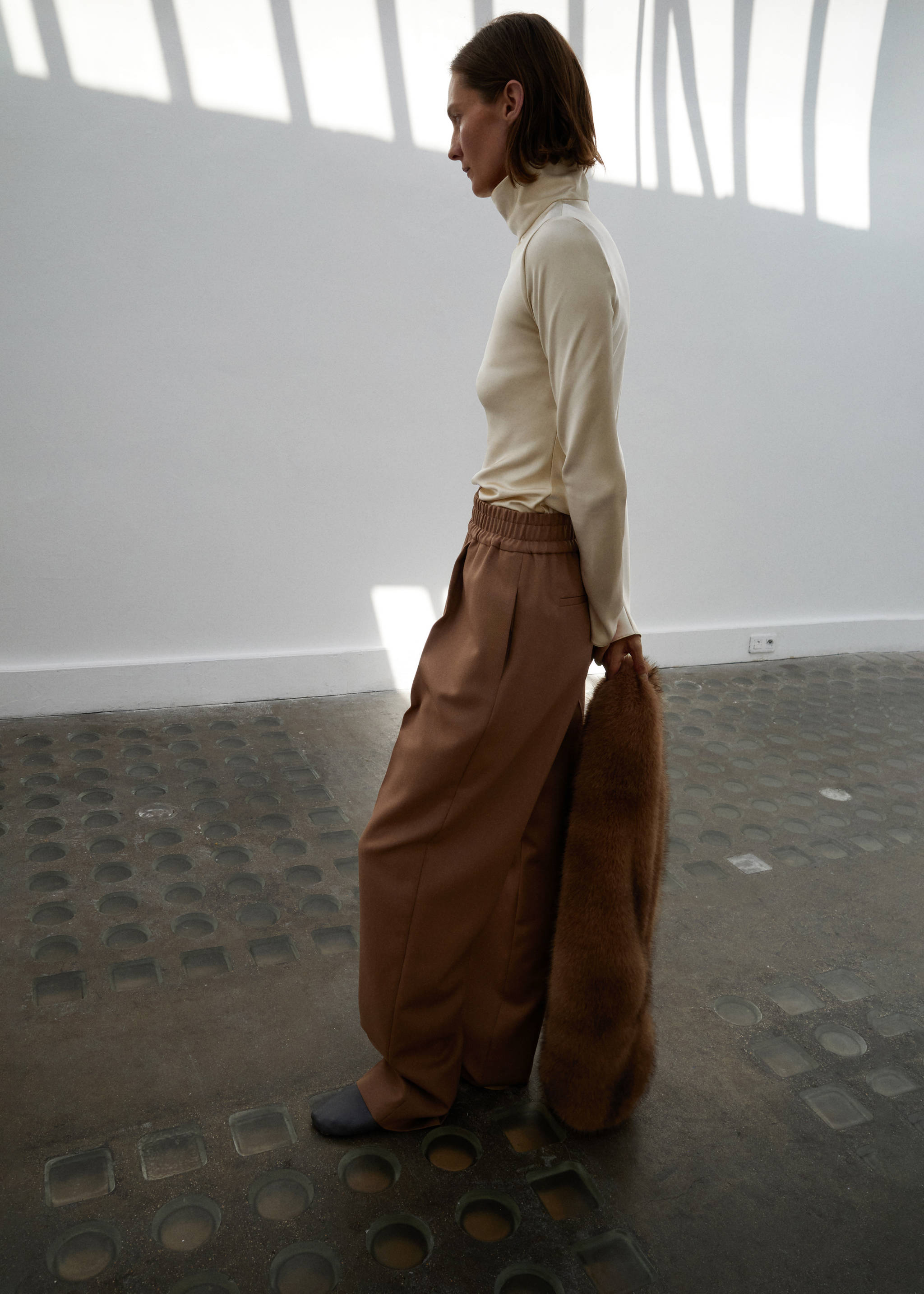 100% wool trousers with elastic waist - Details of the article 6