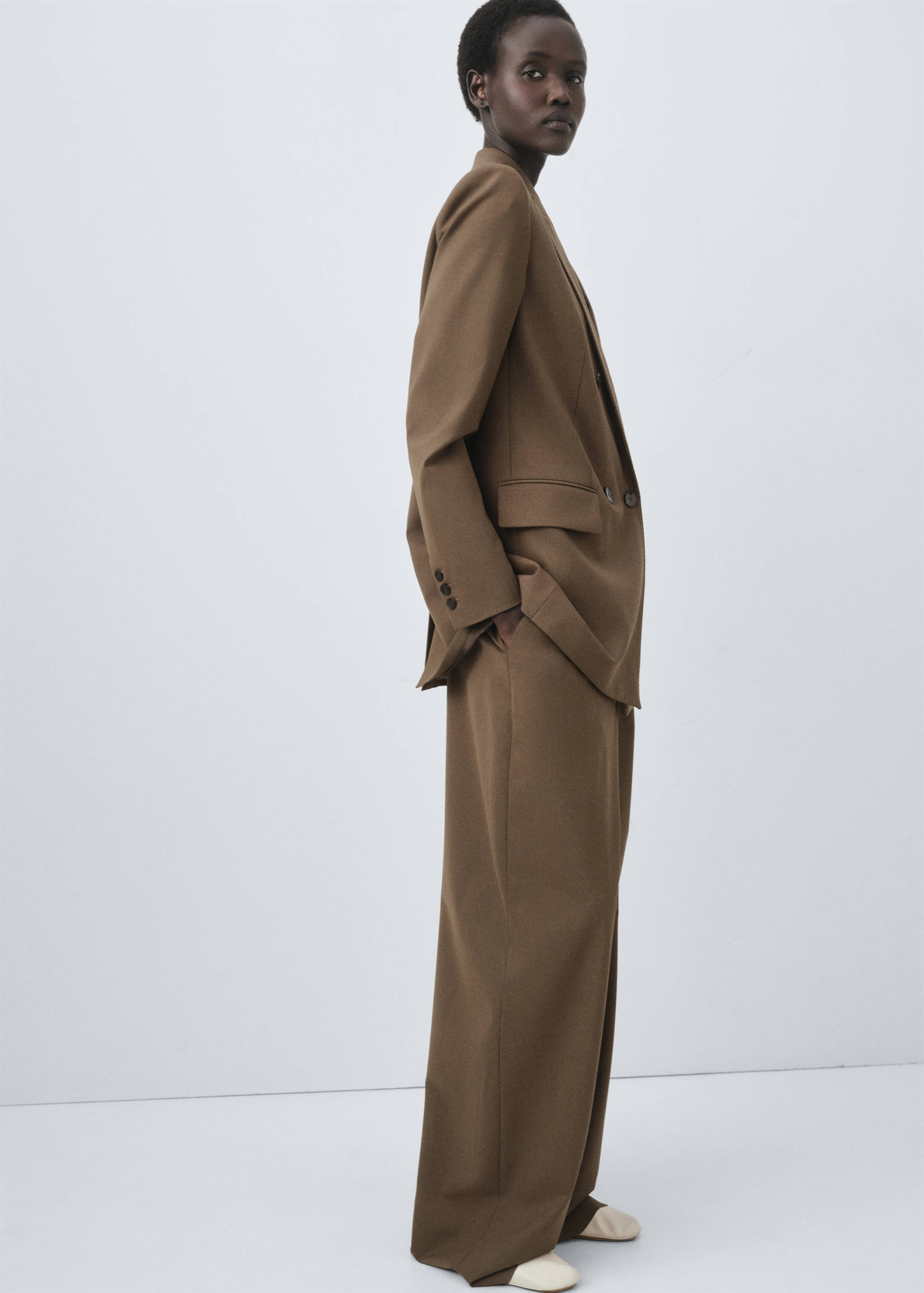 Gerade geschnittene Anzughose mit Bundfalten - Detail des Artikels 2