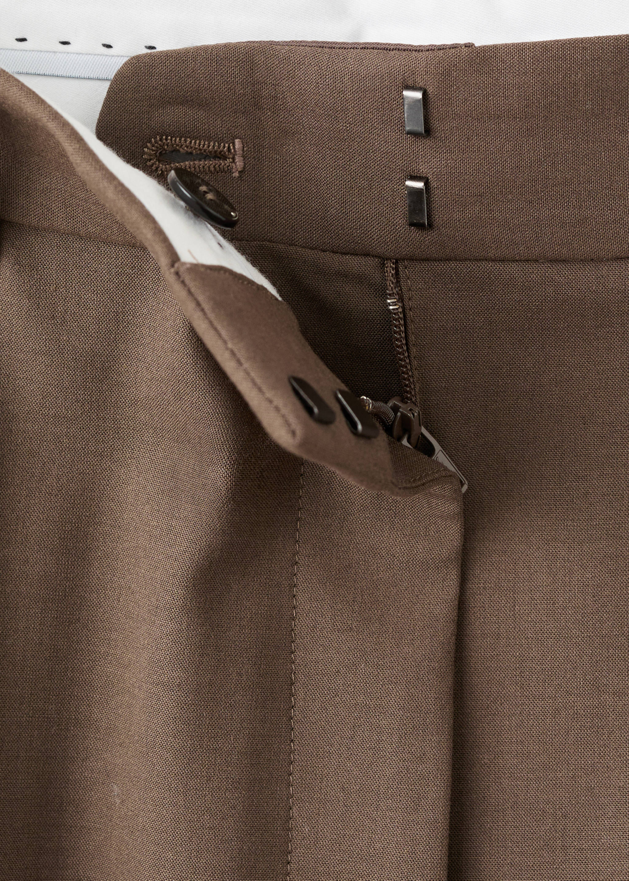 Gerade geschnittene Anzughose mit Bundfalten - Detail des Artikels 0