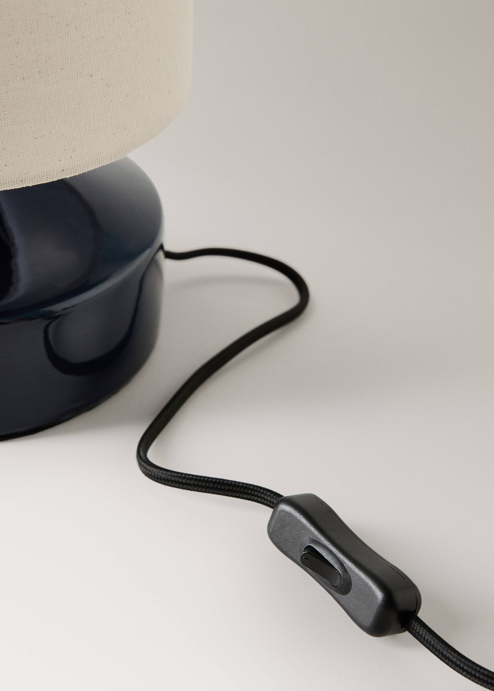 Lampa z ceramiczną bazą - Szczegóły artykułu 3