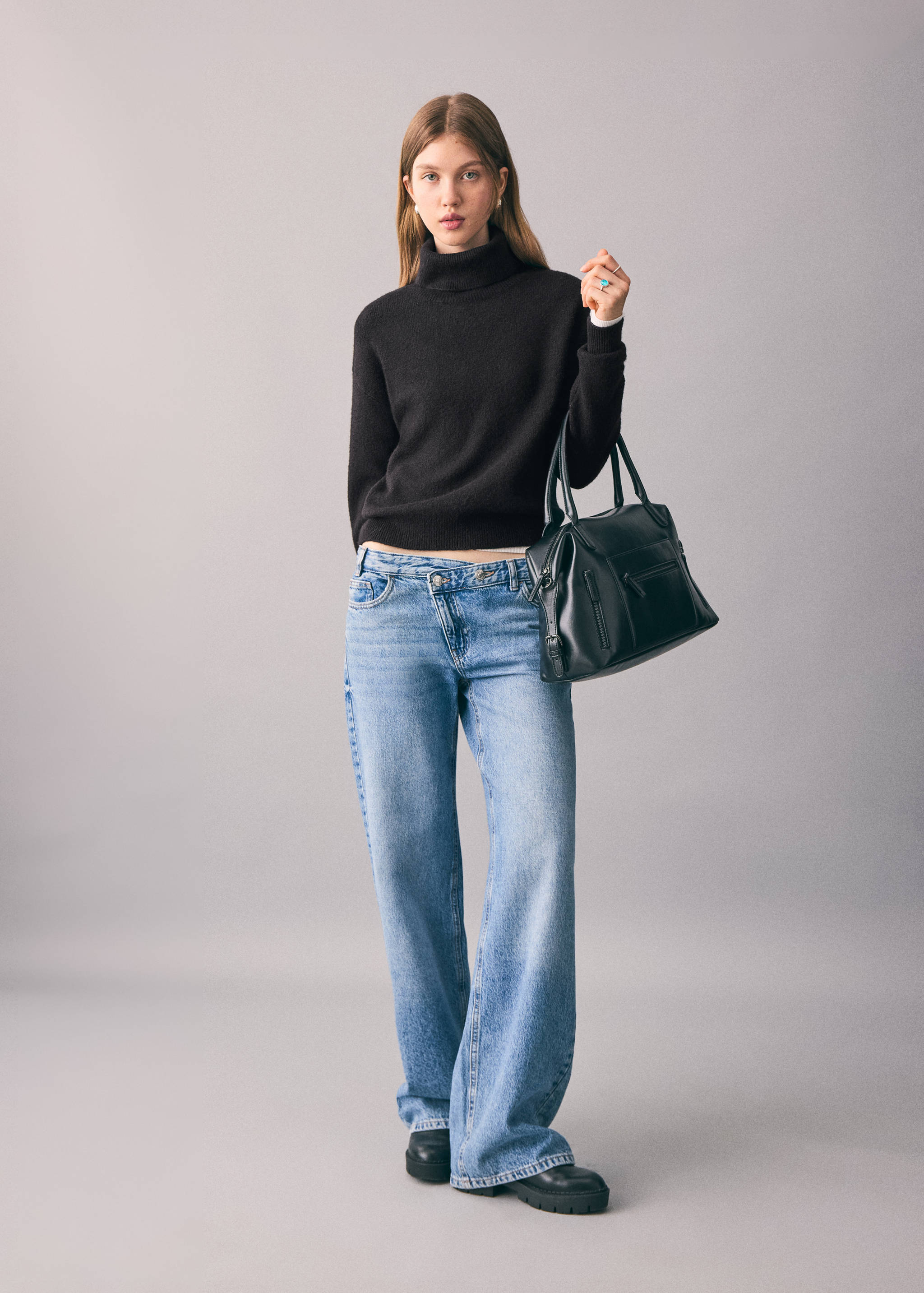 Turtleneck knit sweater - General plane