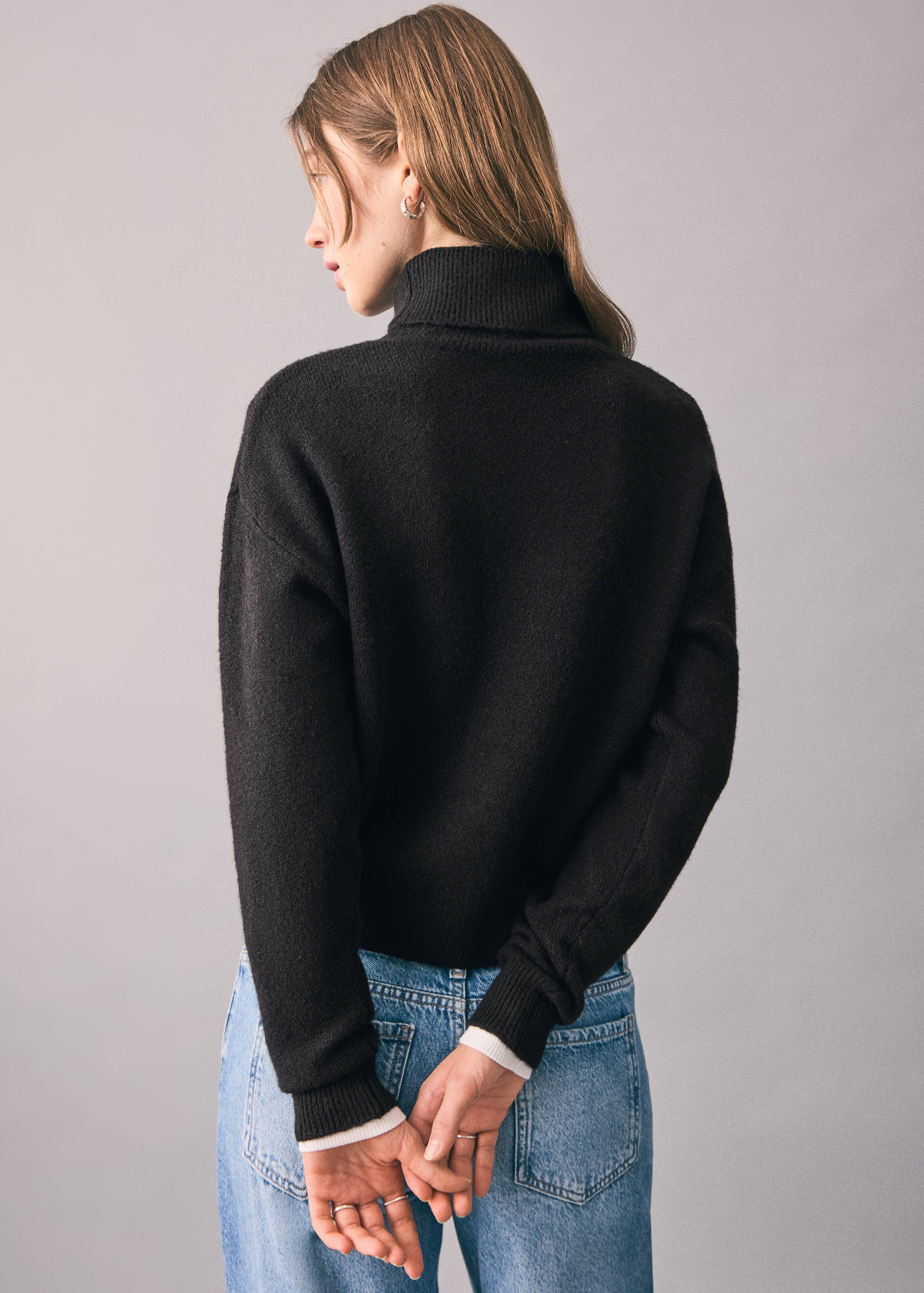 Turtleneck knit sweater - Reverse of the article