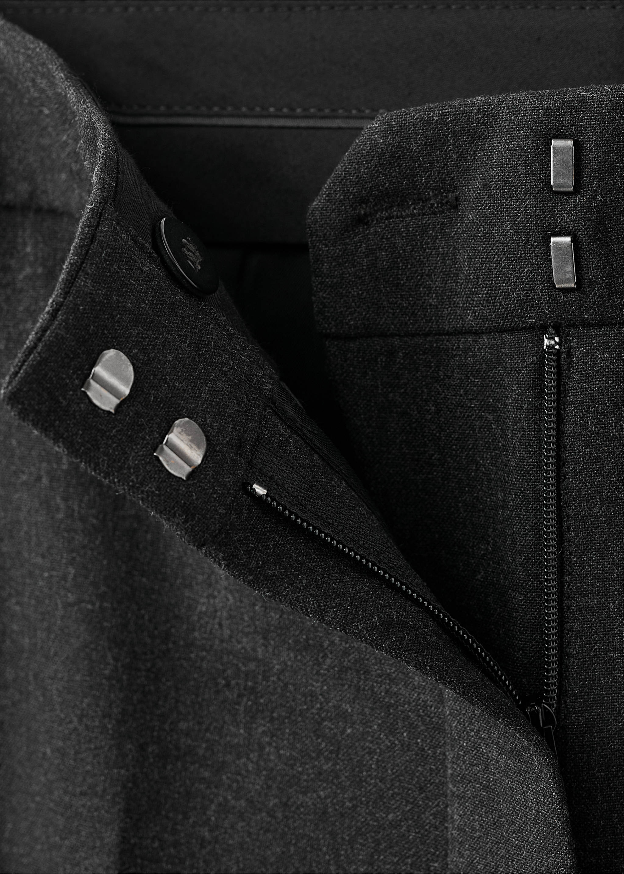 Pleated suit trousers - Details of the article 8, Grey. Ref: 17007141-00.