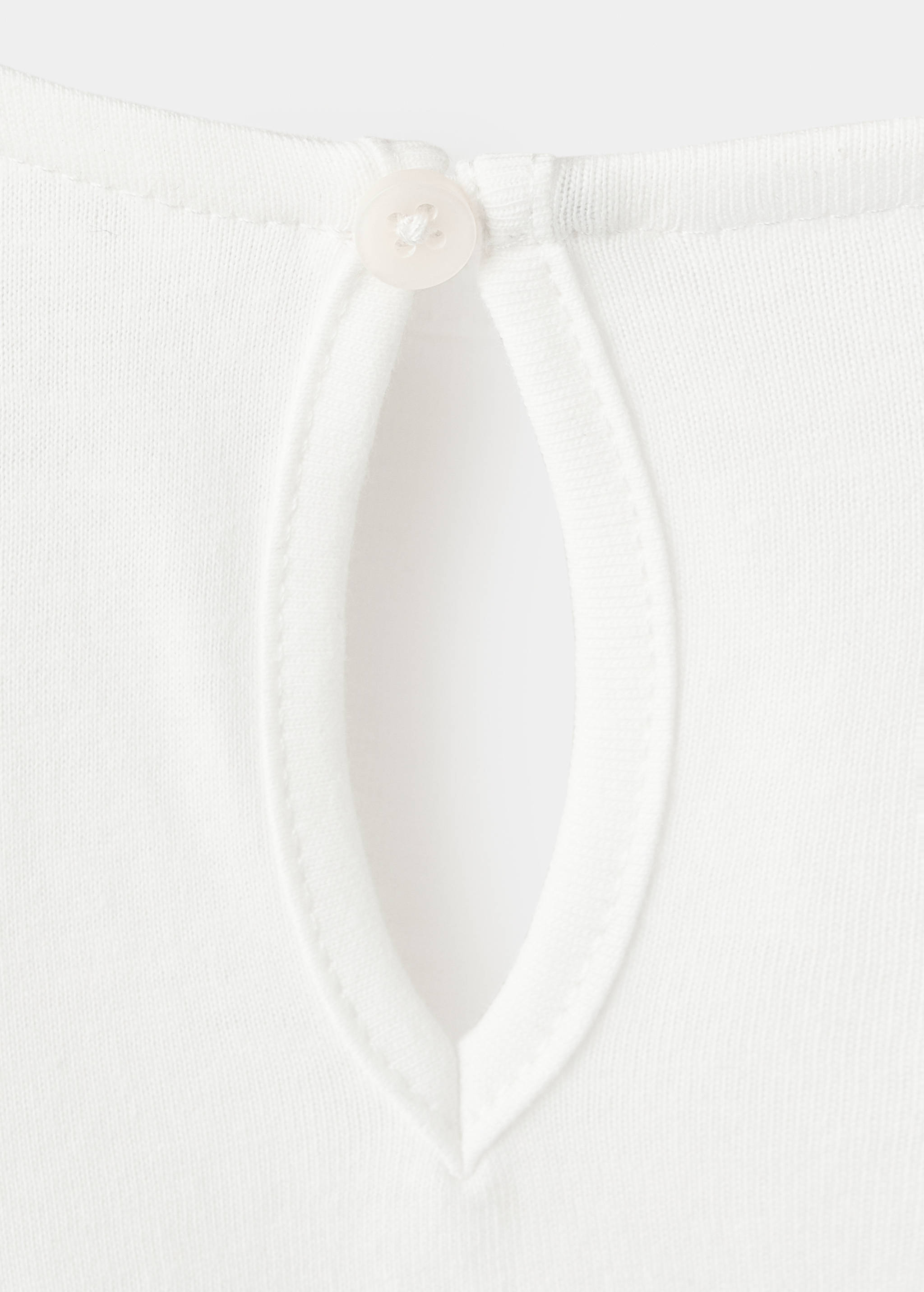 تي شيرت بتفصيل مخرم - تفاصيل المنتج 0