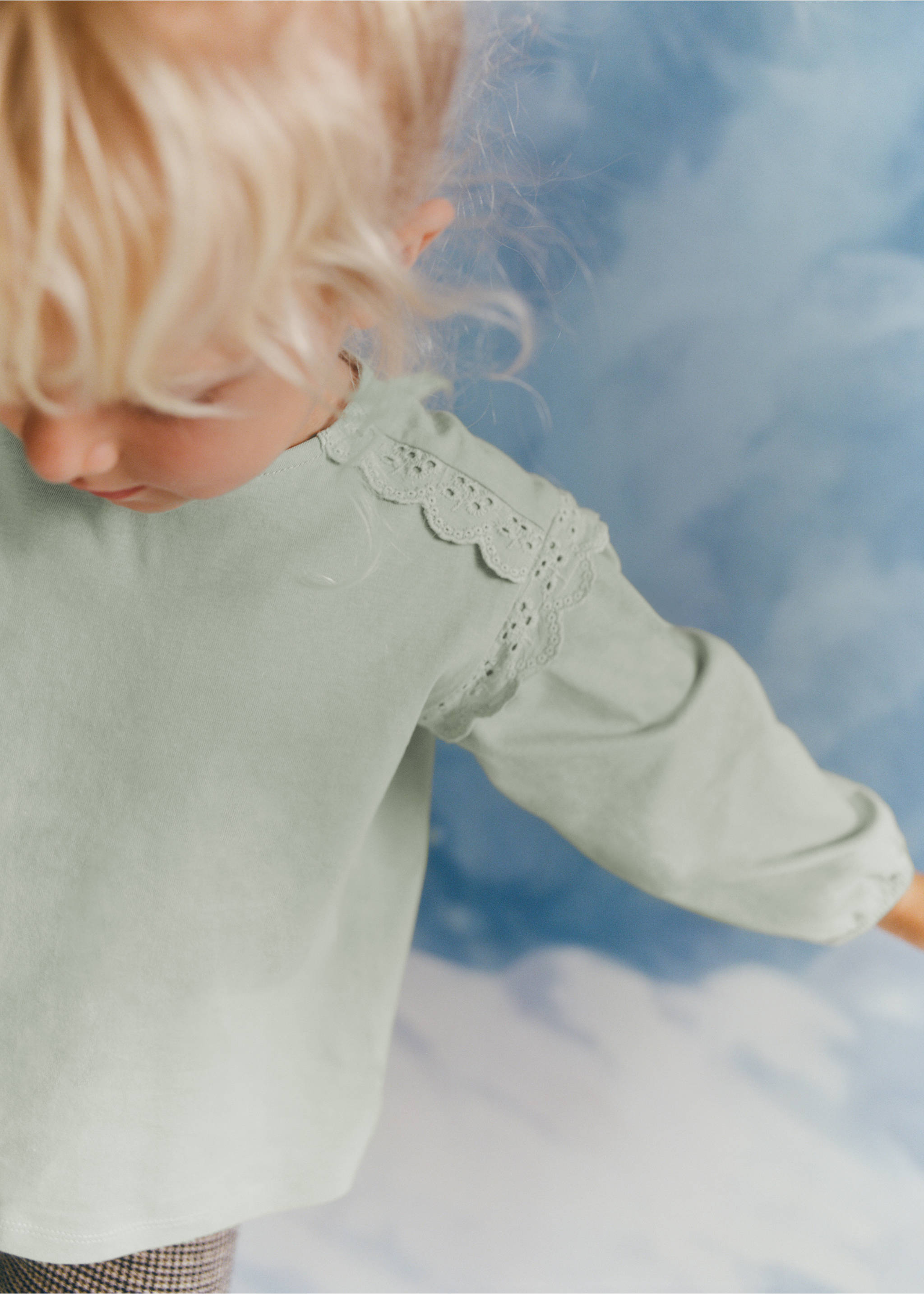 T-shirt with lace details - Details of the article 5, Pastel Green. Ref: 17007772-00.
