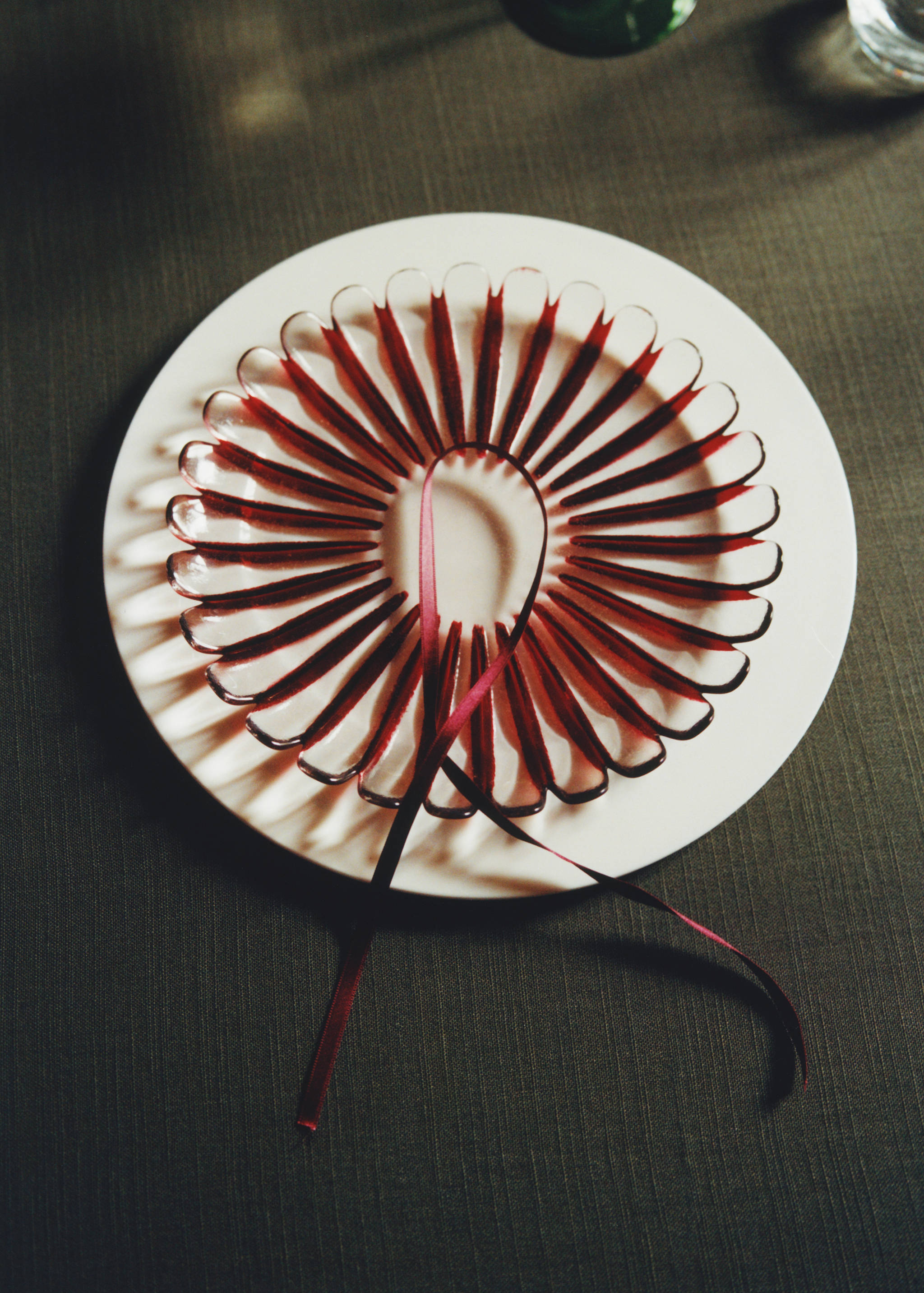 Glass dessert plate with spiral print - Details of the article 6