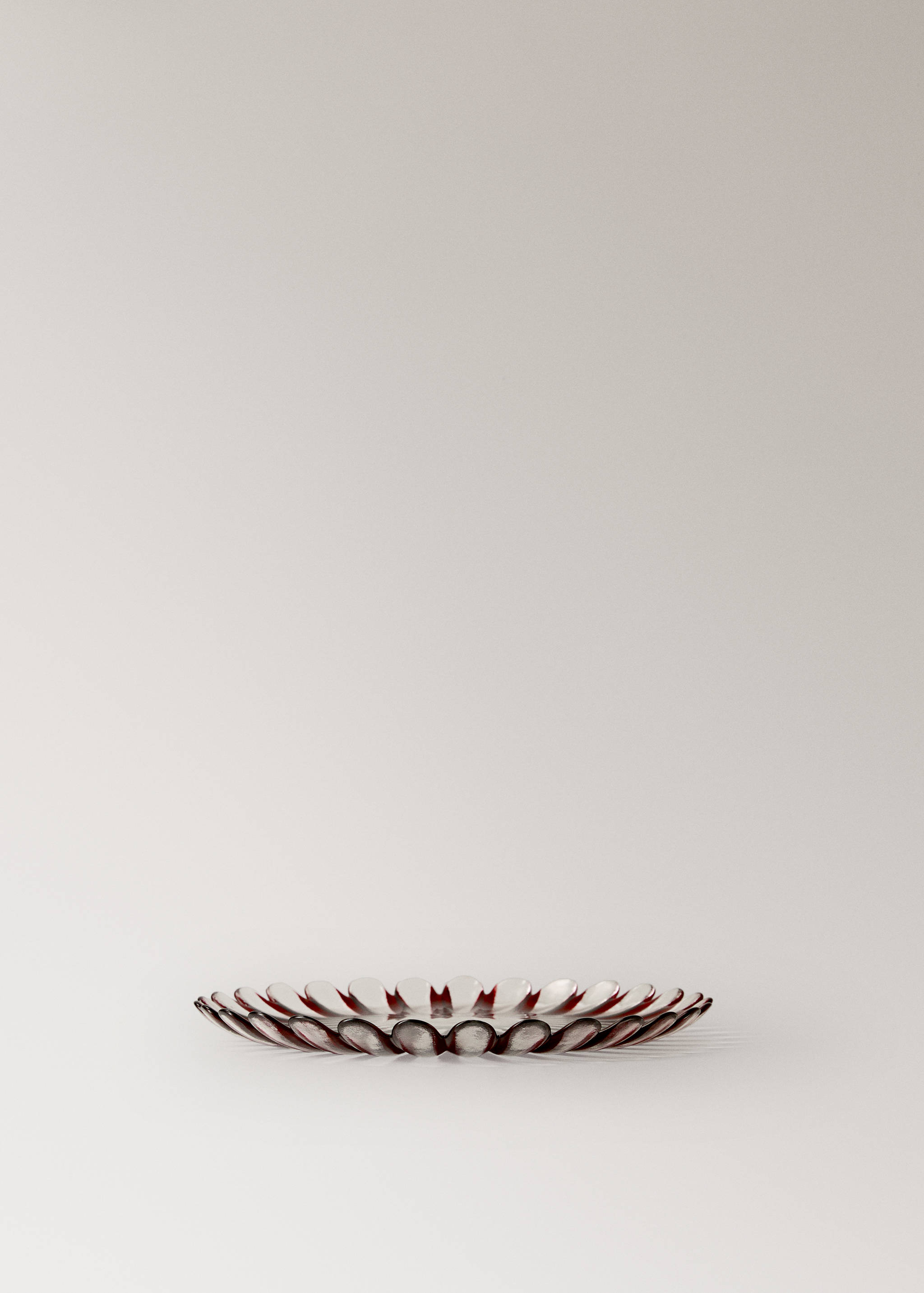 Glass dessert plate with spiral print - Details of the article 1