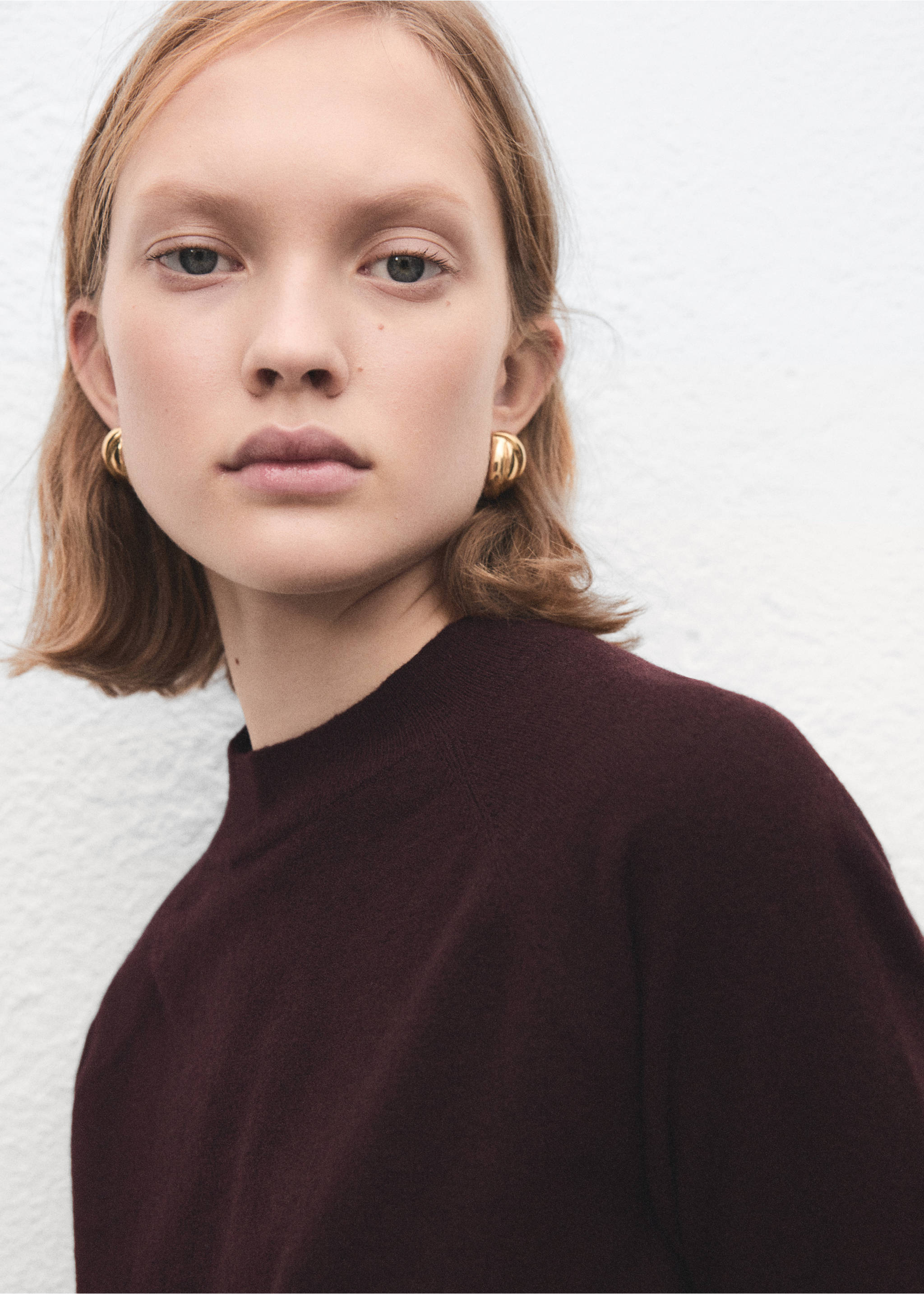 Short-sleeved wool-blend sweater - Details of the article 1, Wine. Ref: 17007784-00.