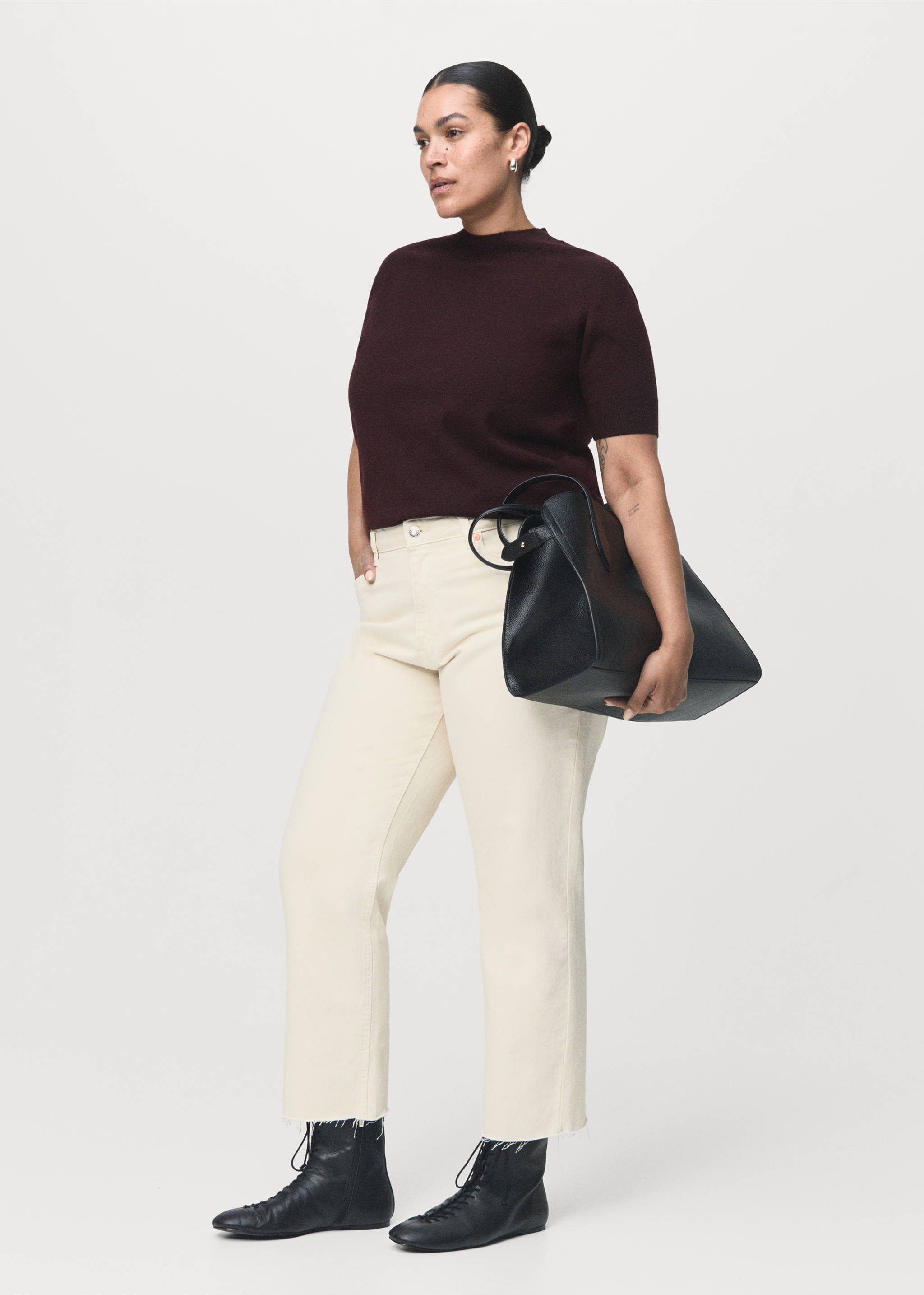 Short-sleeved wool-blend sweater - Details of the article 3, Wine. Ref: 17007784-00.