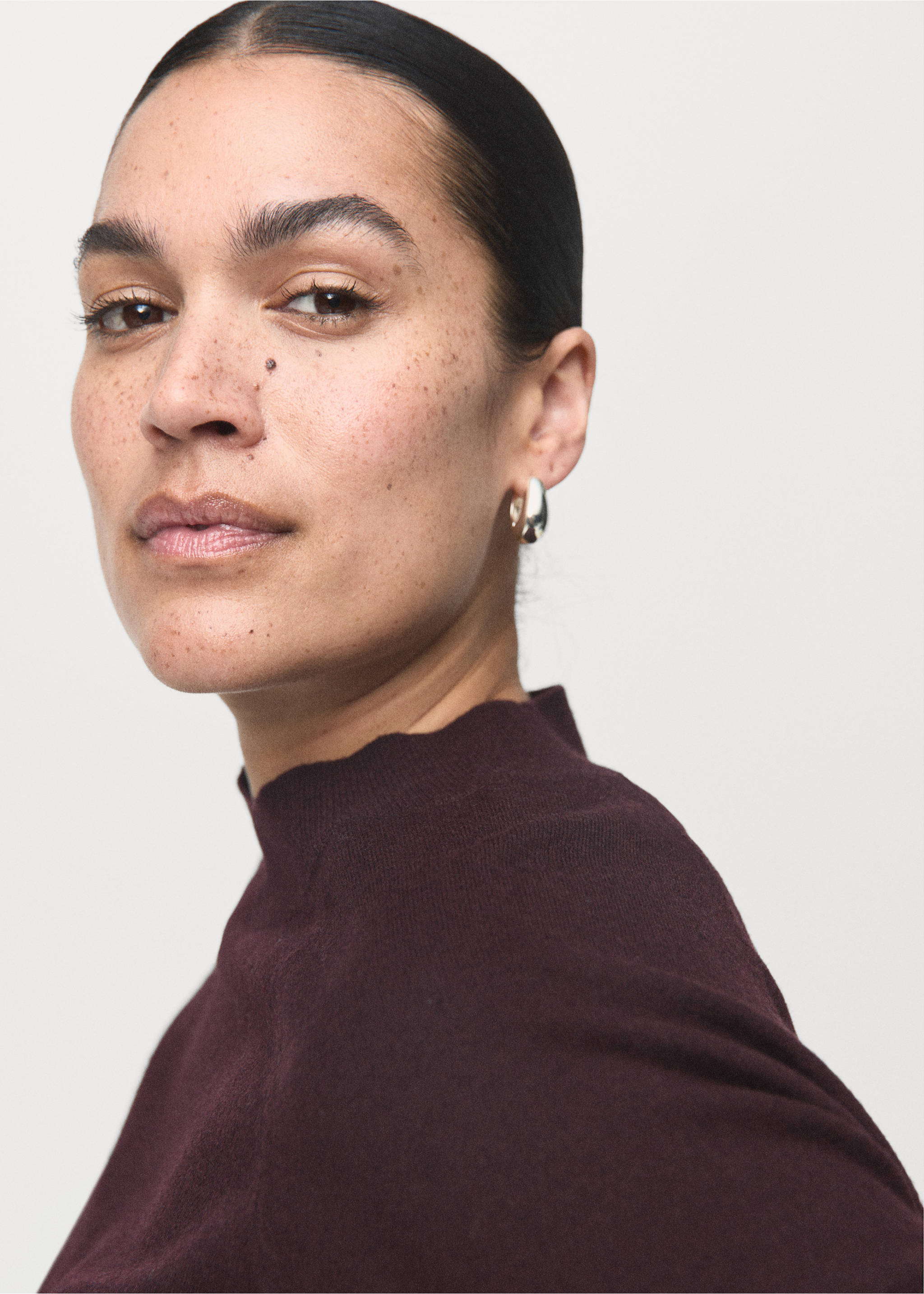 Short-sleeved wool-blend sweater - Details of the article 4, Wine. Ref: 17007784-00.