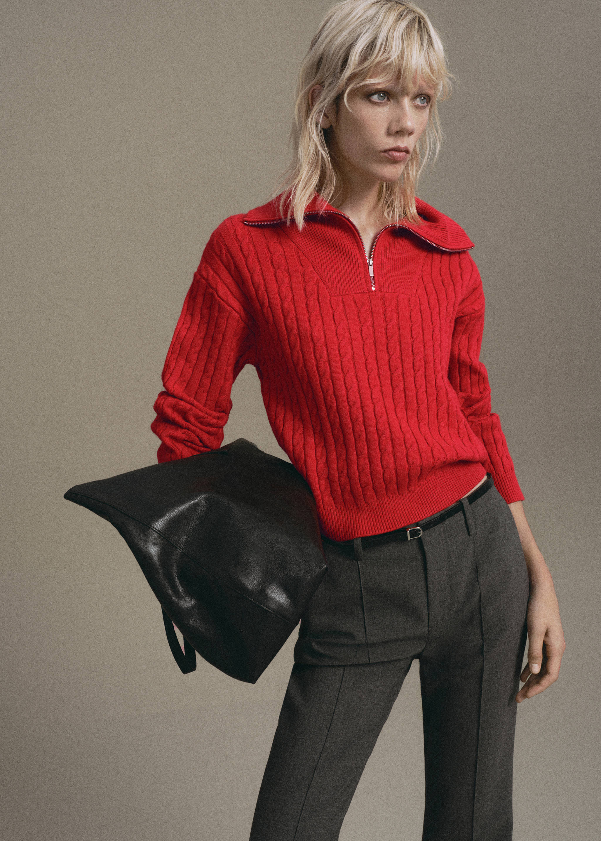 Cable-knit sweater with zip-up neck - Medium plane