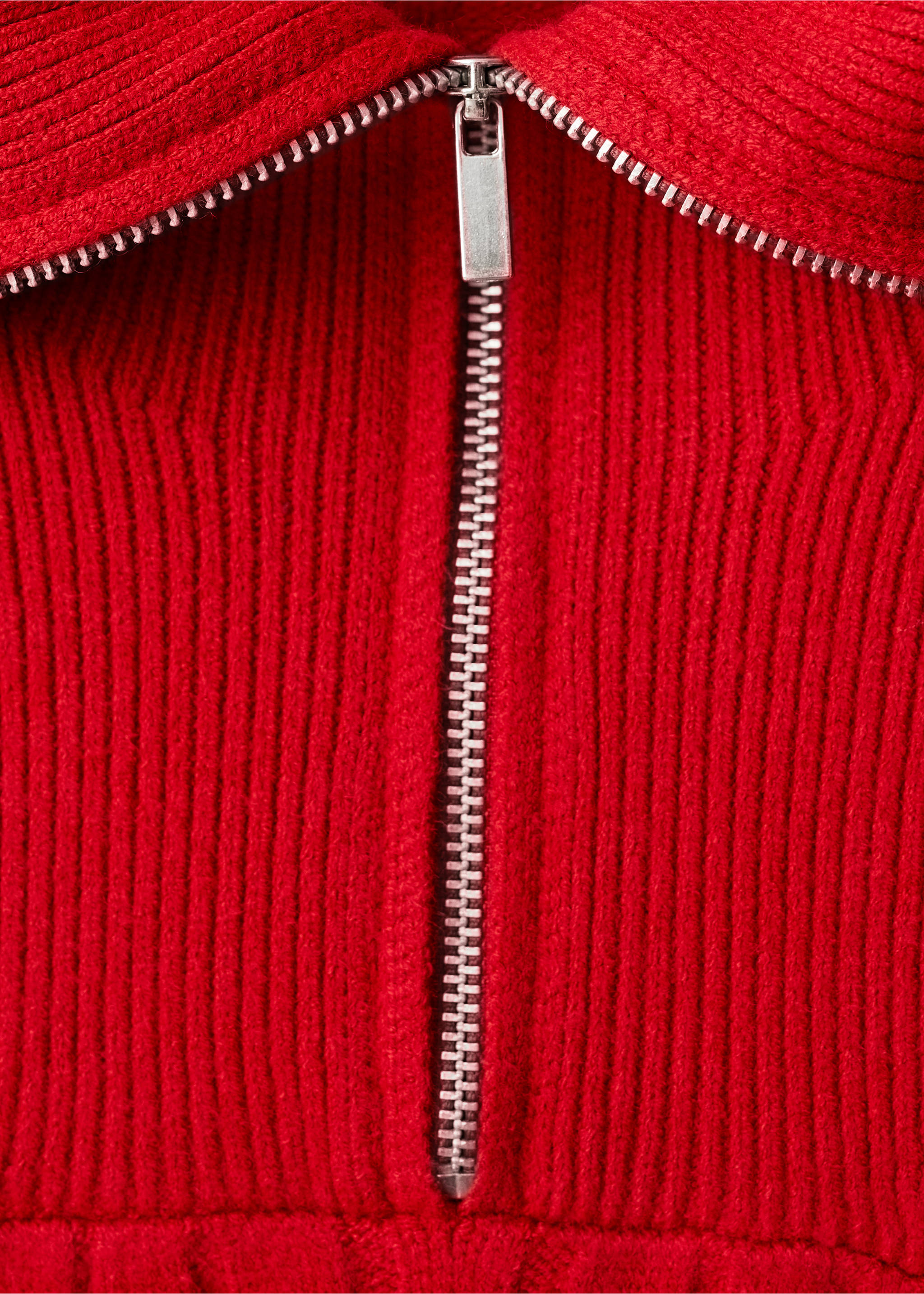 Cable-knit sweater with zip-up neck - Details of the article 8, Red. Ref: 17007785-00.