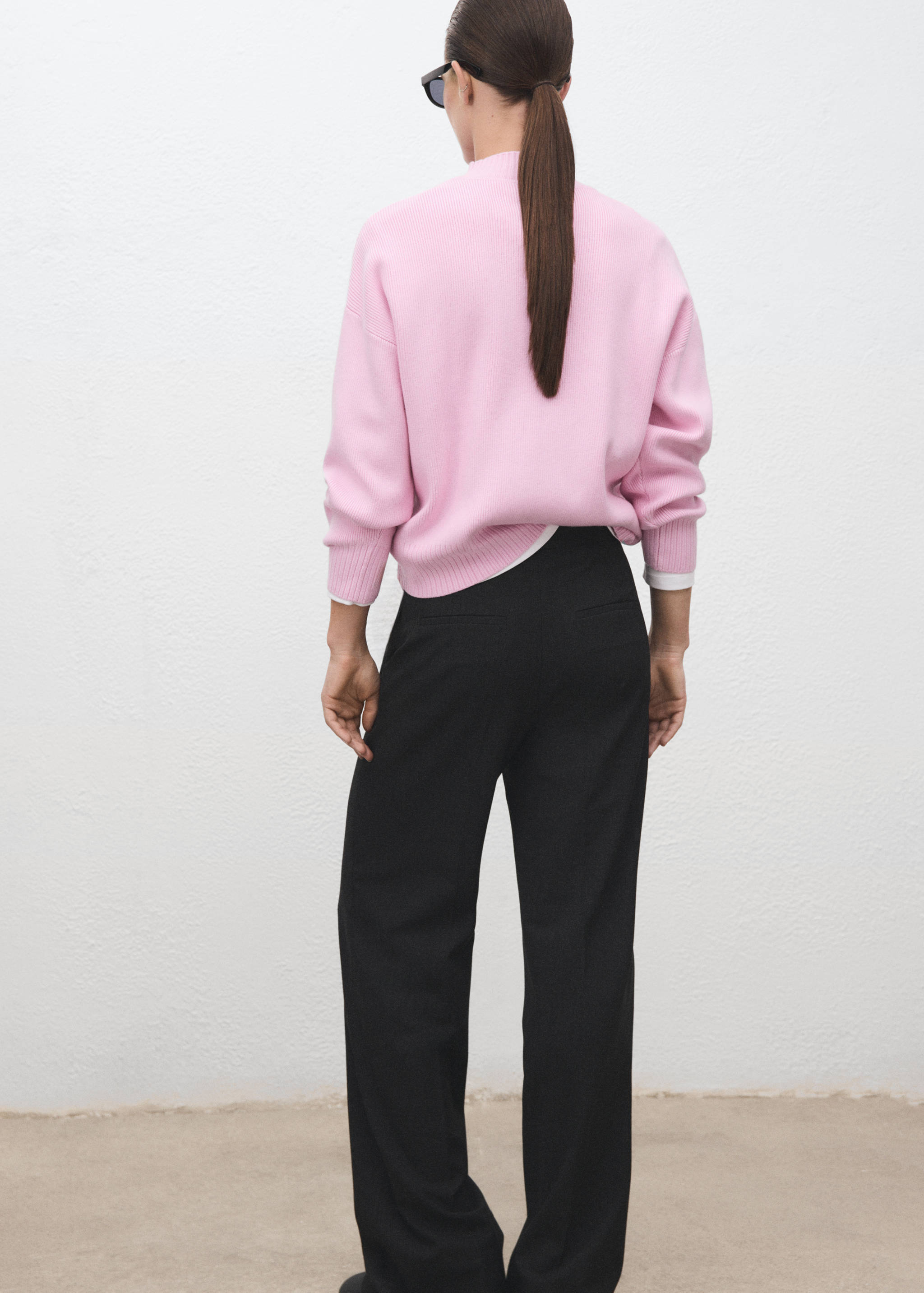 High collar sweater - Reverse of the article