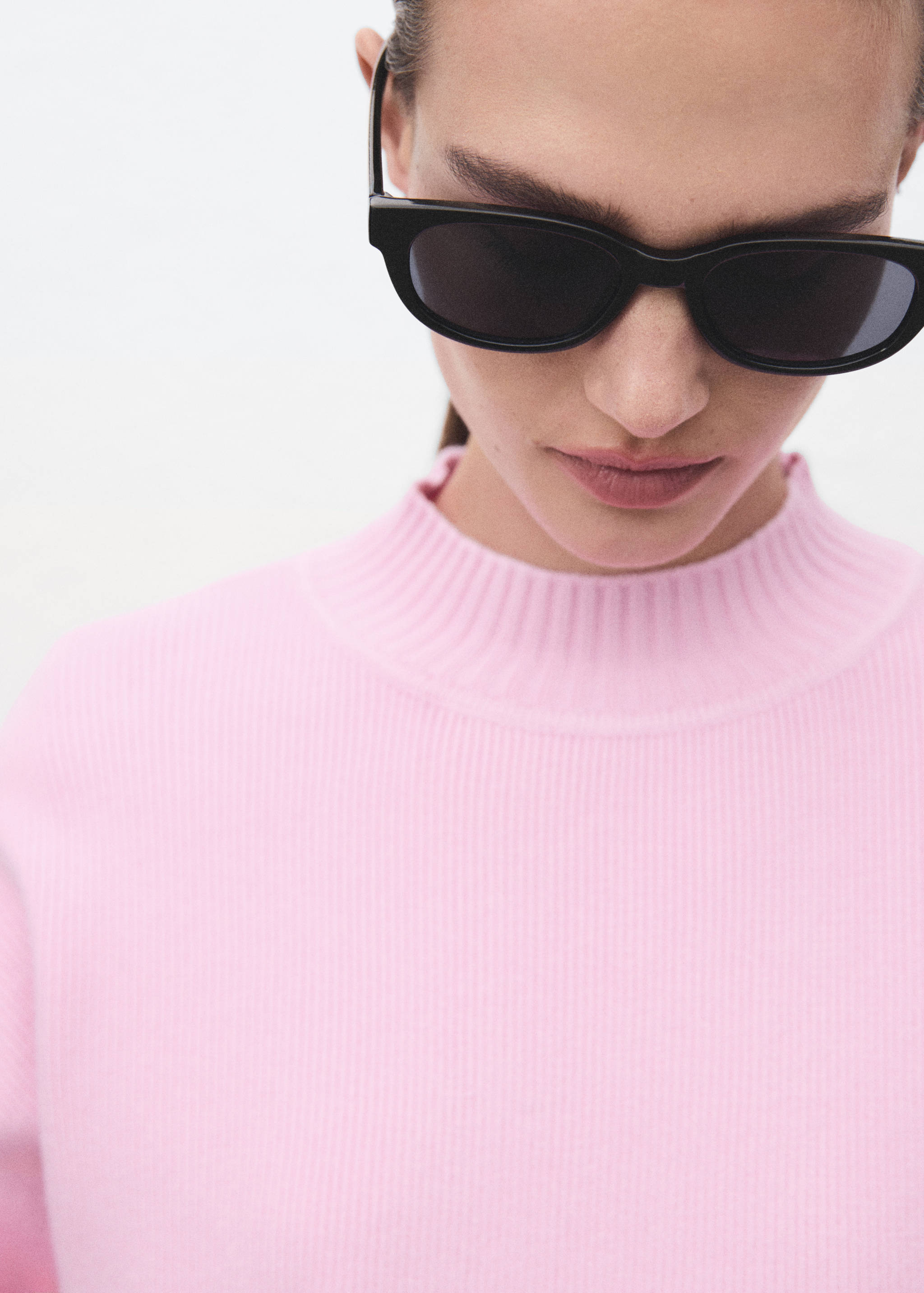 High collar sweater - Details of the article 1