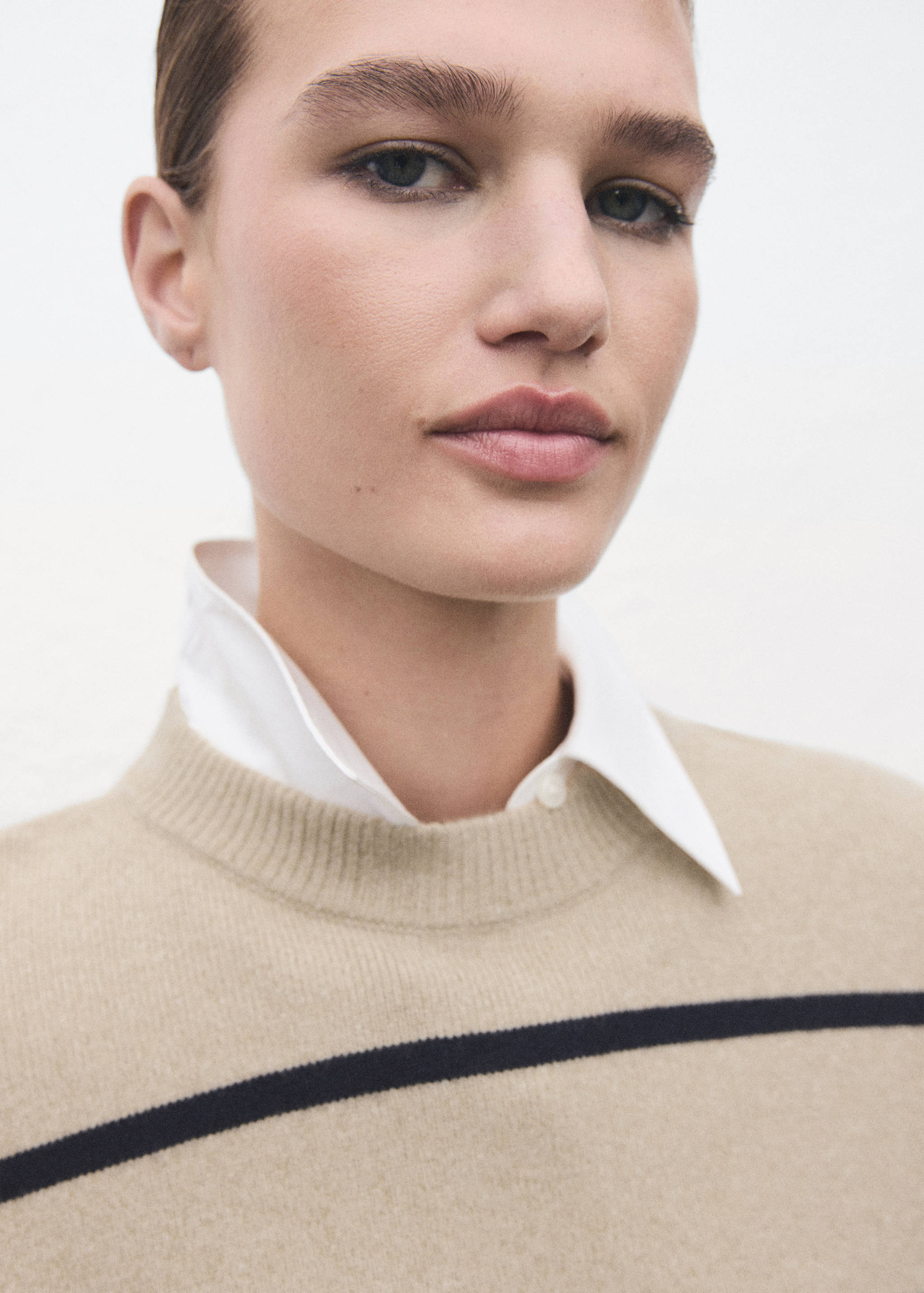 Pulover din tricot cu dungi - Detaliu al articolului 1