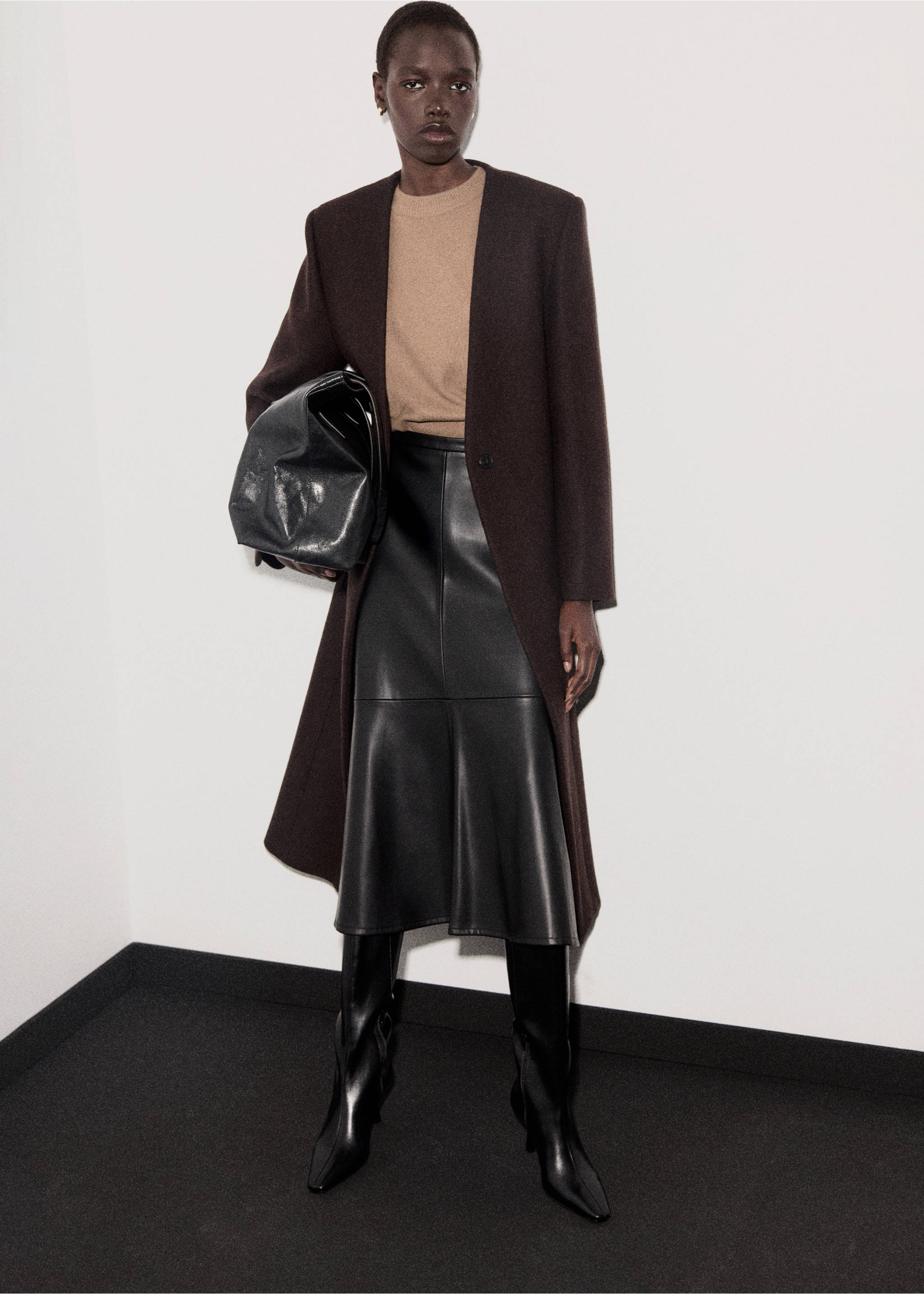 Round-neck knitted sweater - General plane, Medium Brown. Ref: 17007790-00.