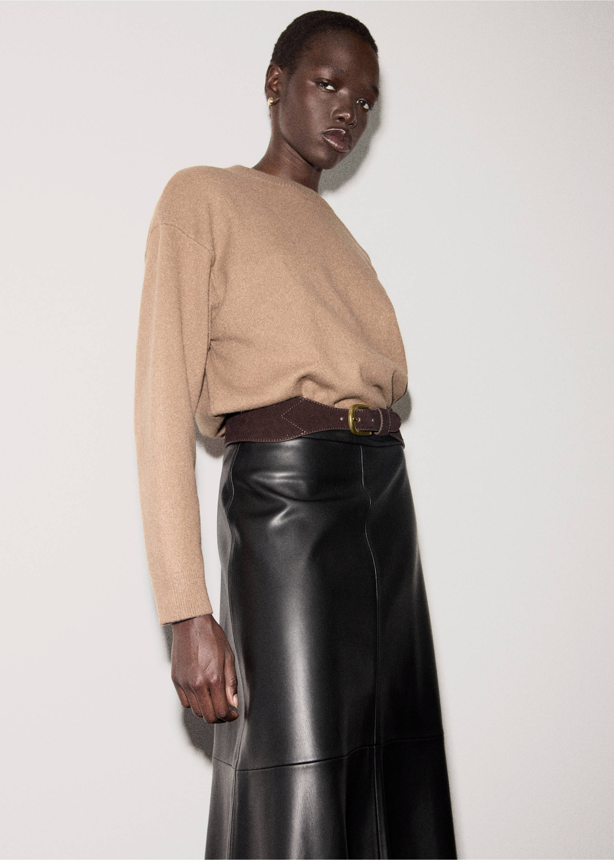 Round-neck knitted sweater - Medium plane, Medium Brown. Ref: 17007790-00.