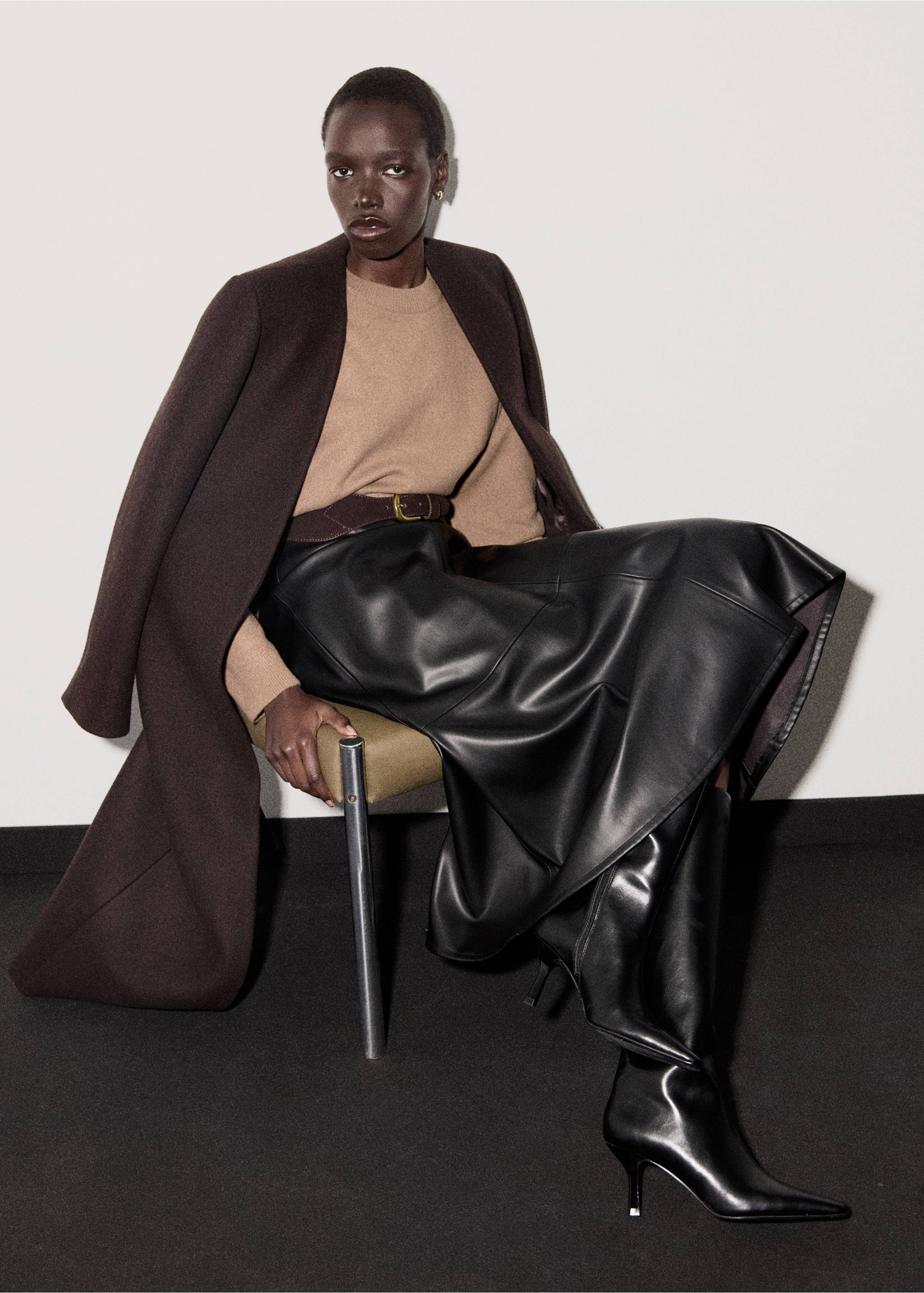 Round-neck knitted sweater - Details of the article 2, Medium Brown. Ref: 17007790-00.