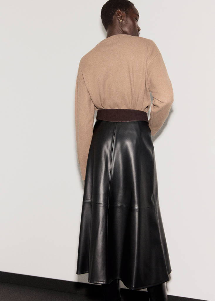 Round-neck knitted sweater — Medium Brown