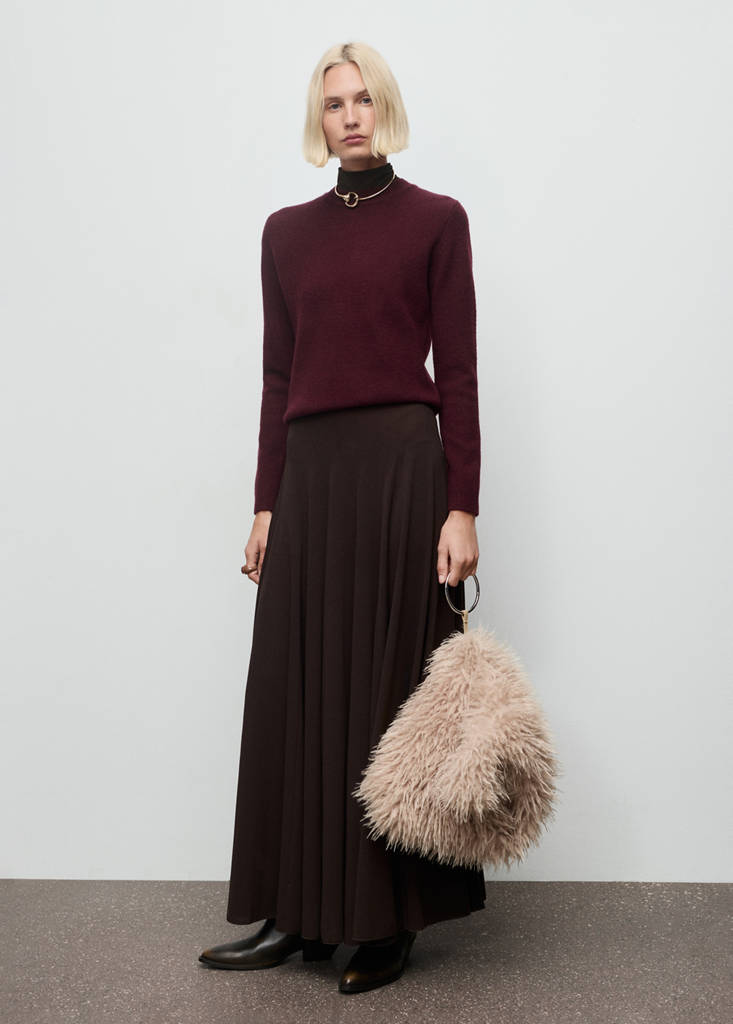 Medium-knit sweater — Maroon