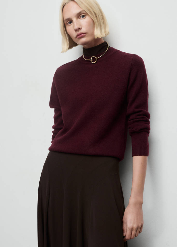Medium-knit sweater — Maroon