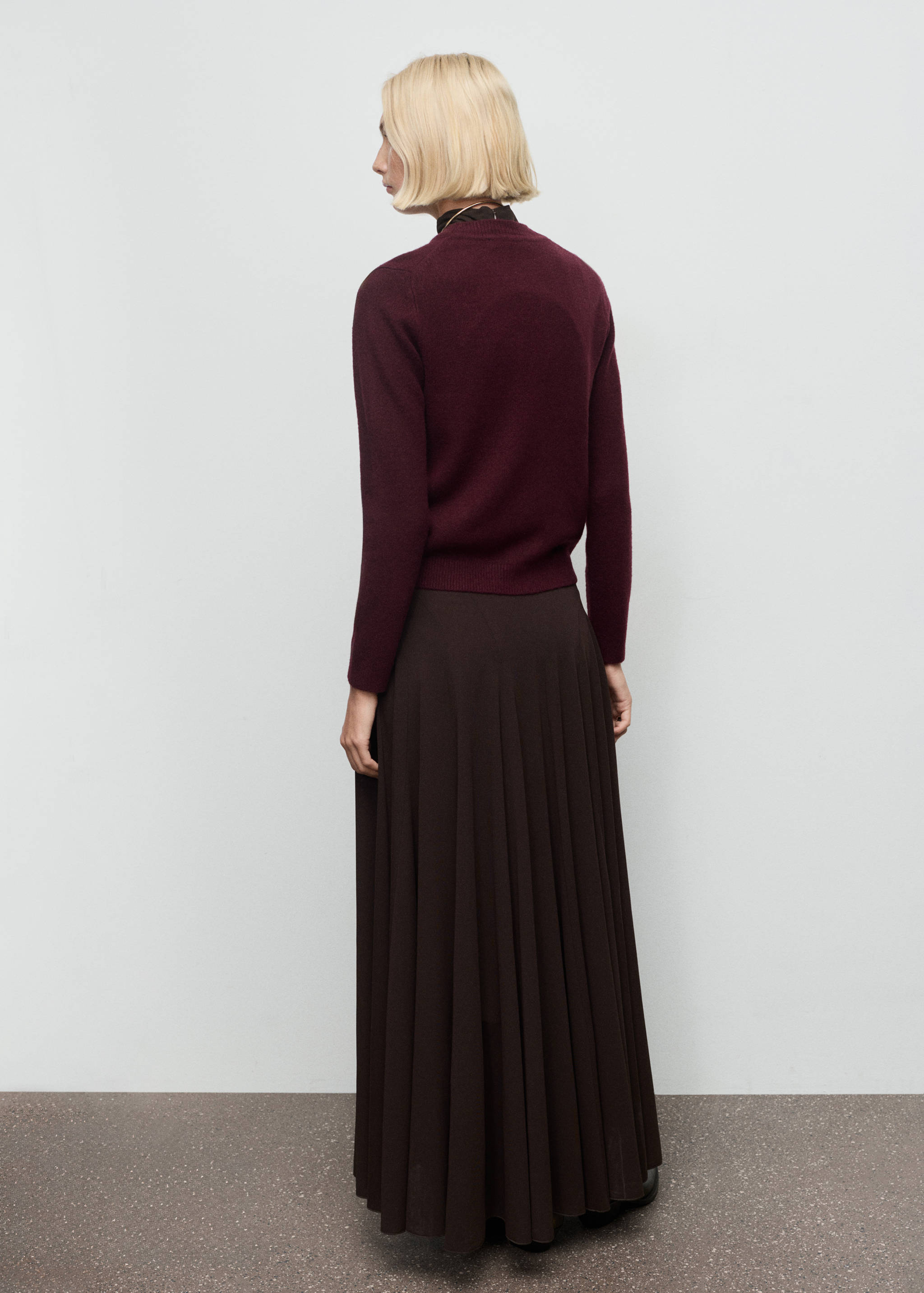 Medium-knit sweater - Reverse of the article