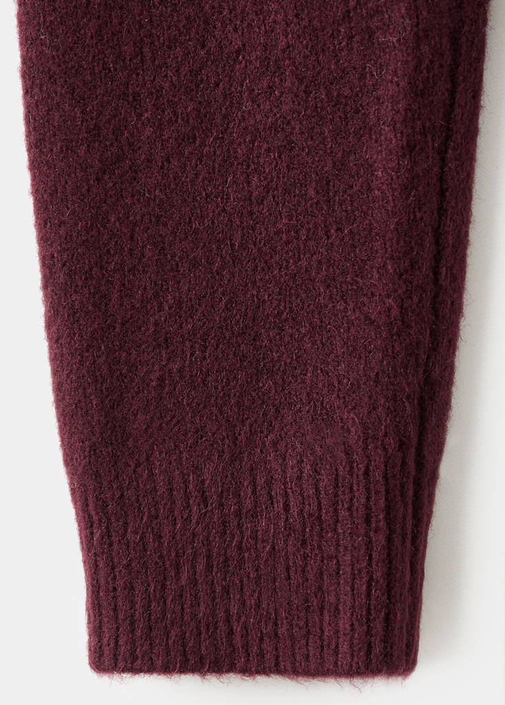 Medium-knit sweater — Maroon