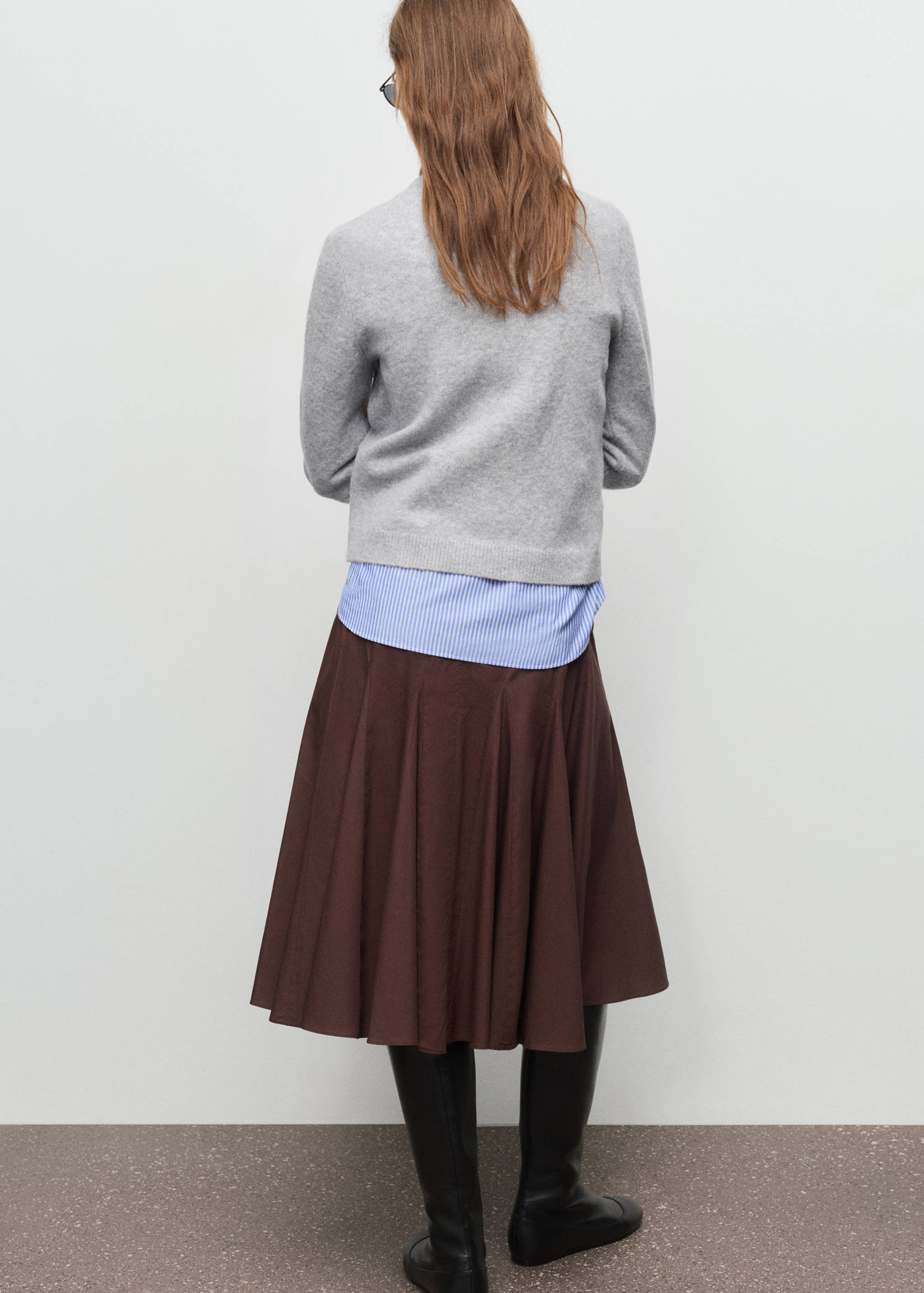 Medium-knit sweater - Reverse of the article