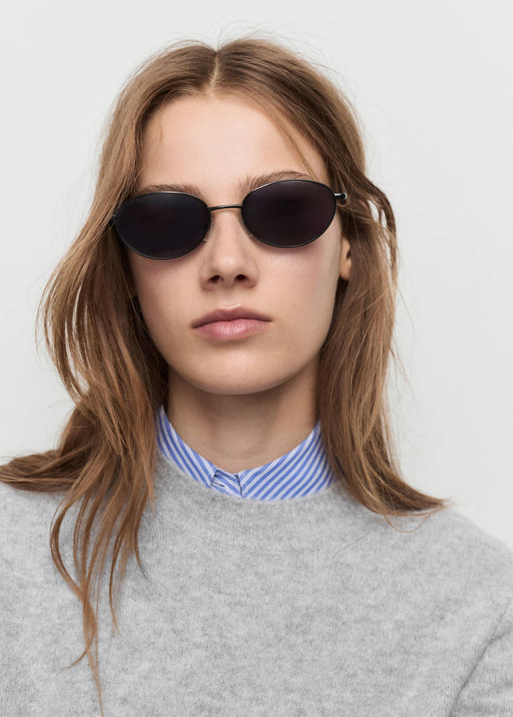 Medium-knit sweater — Grey