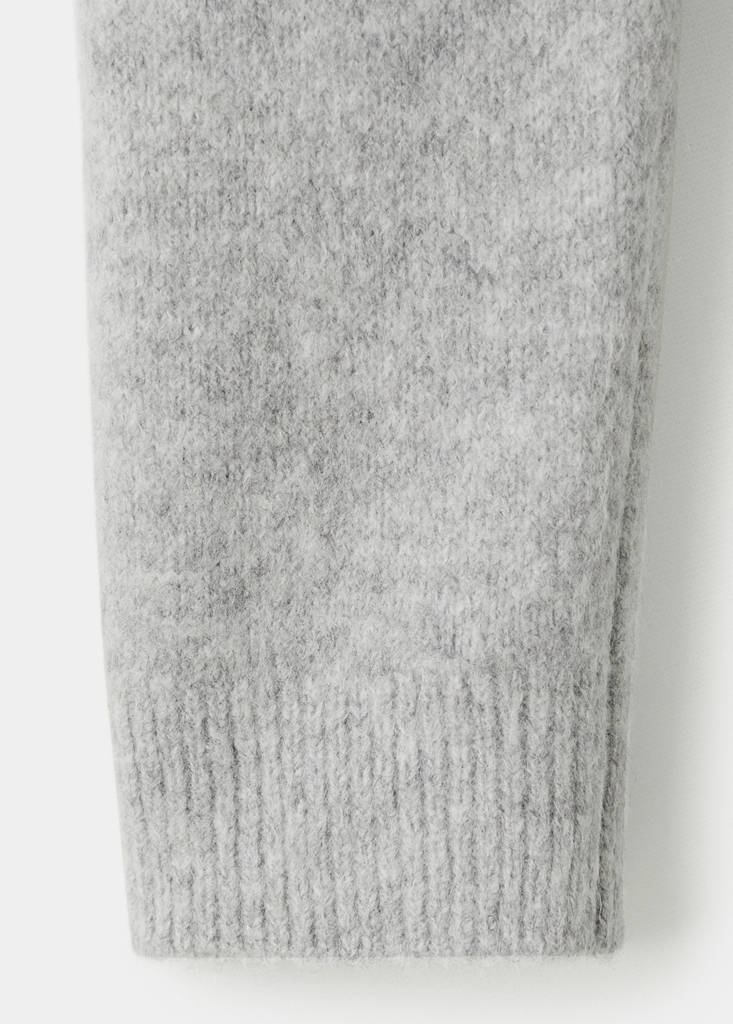Medium-knit sweater — Grey