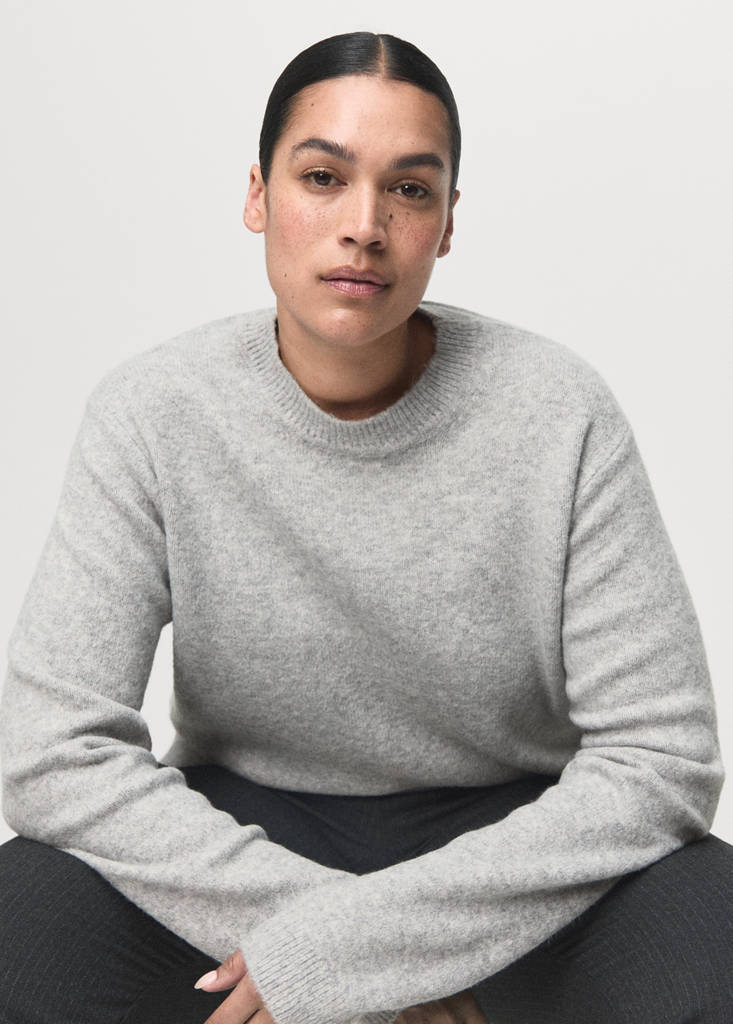 Medium-knit sweater — Grey