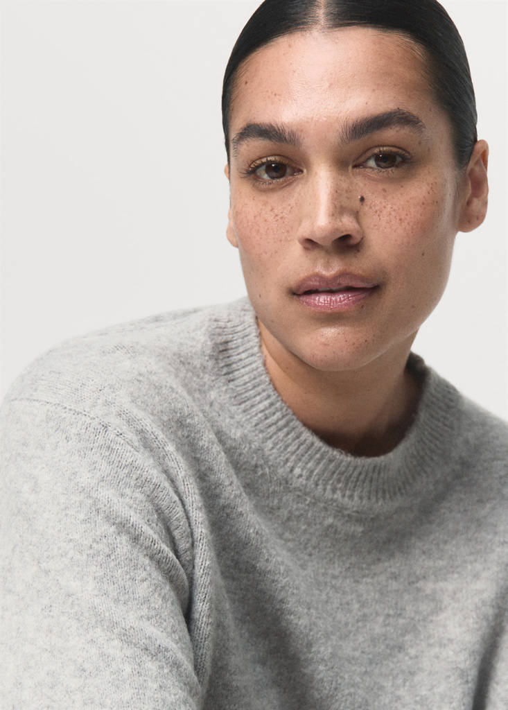 Medium-knit sweater — Grey
