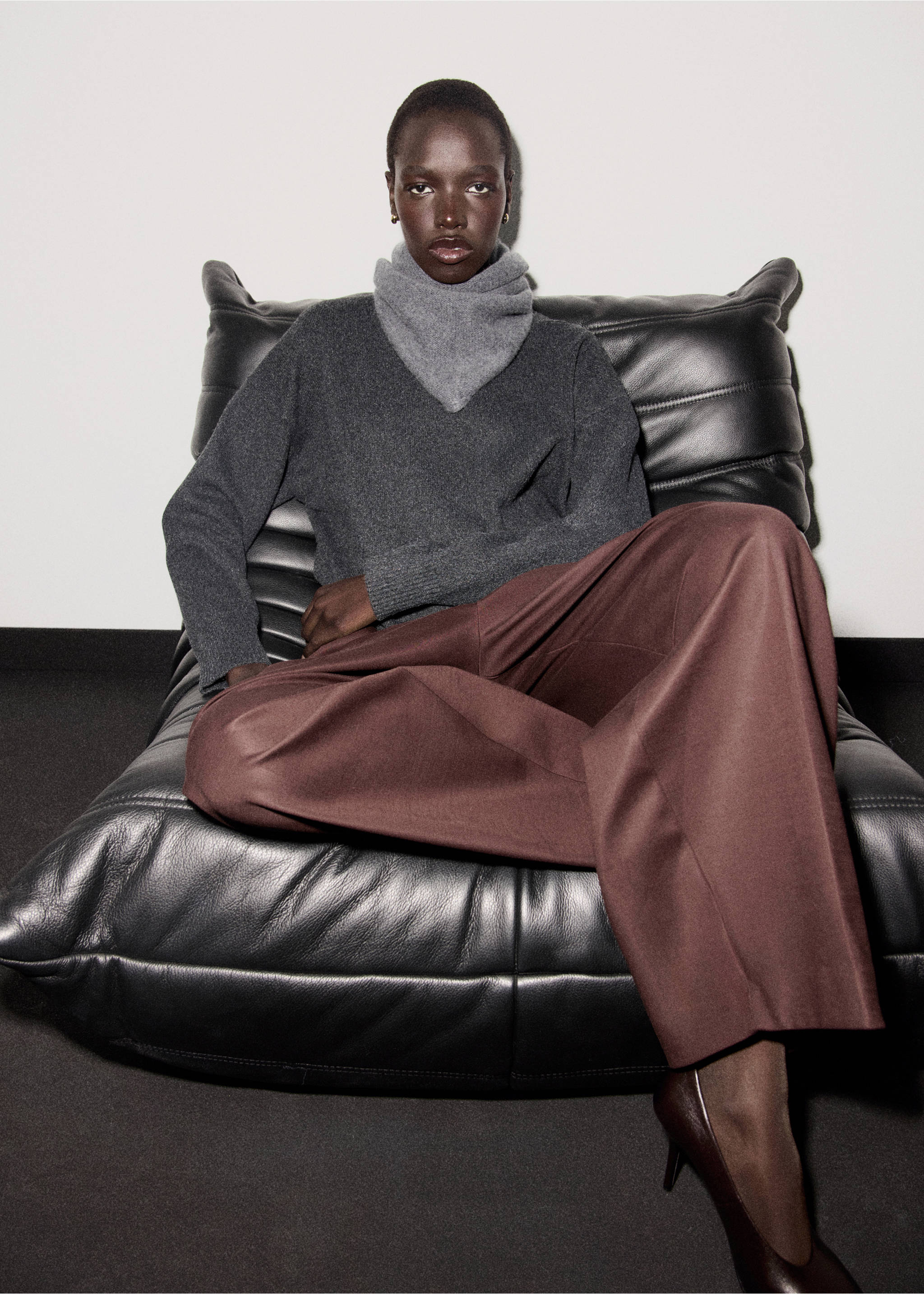 Ribbed turtleneck sweater - Details of the article 2, Charcoal. Ref: 17007801-00.