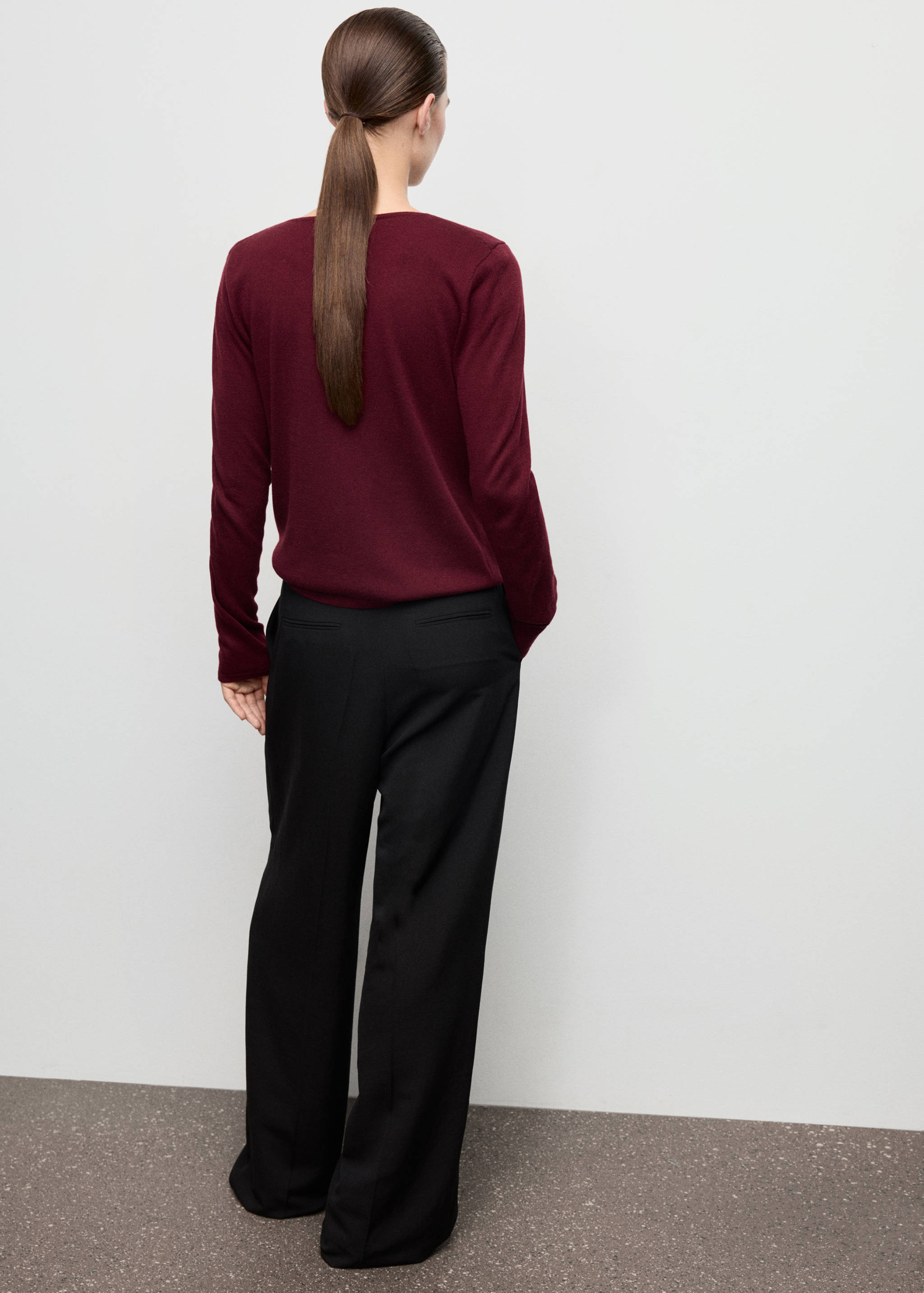 Draped-neck sweater - Reverse of the article