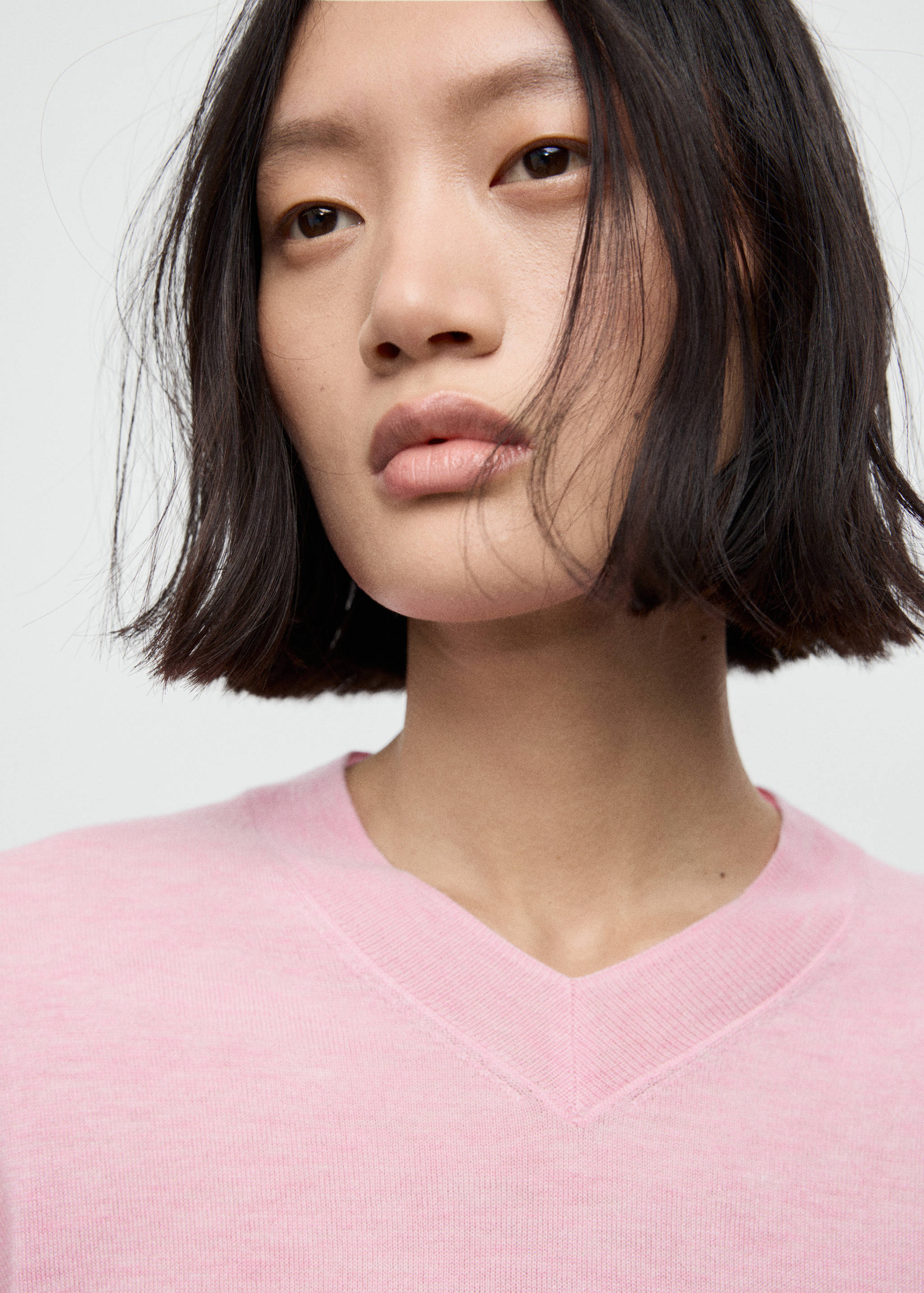 V-neck knit sweater - Details of the article 1