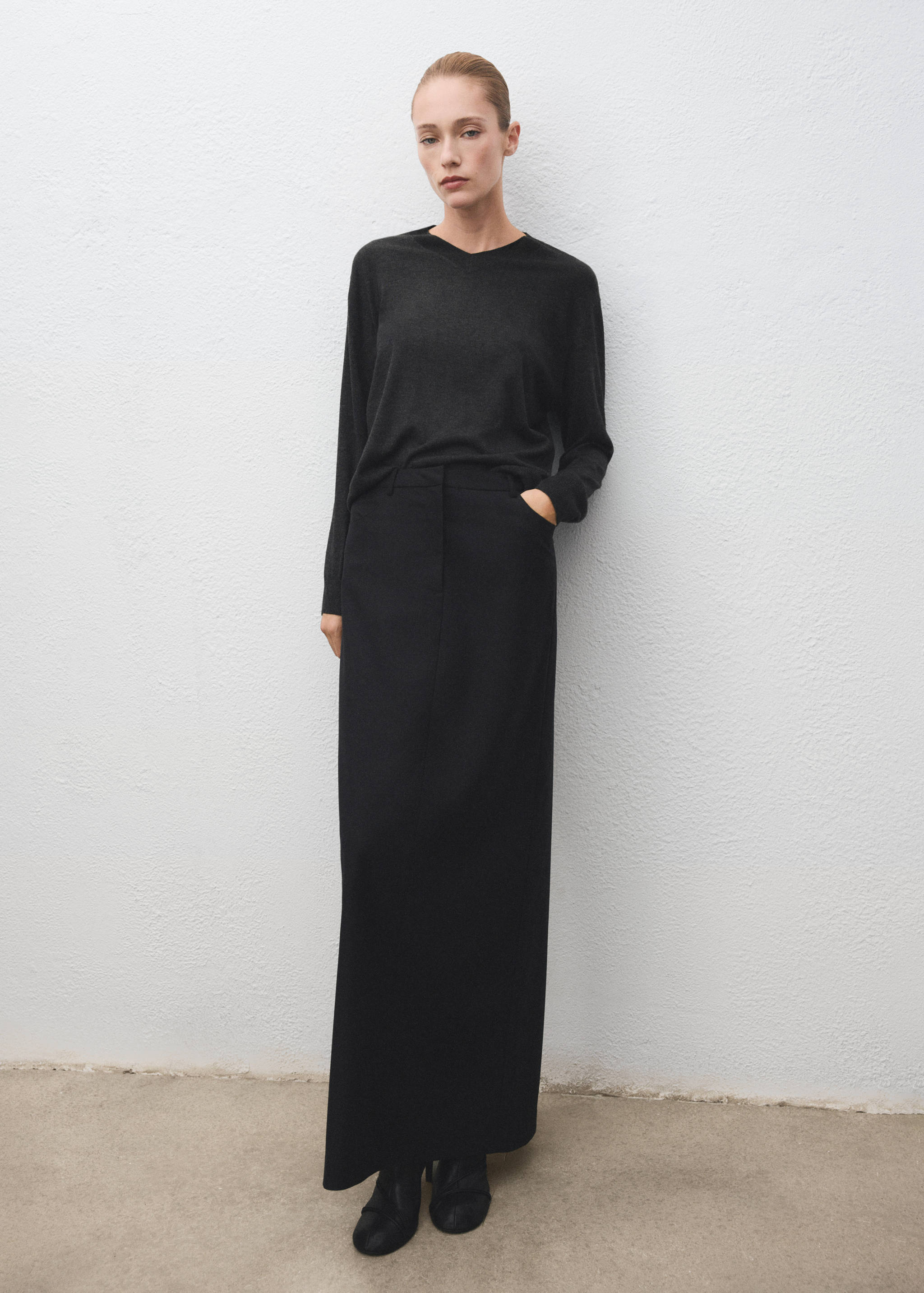 V-neck knit sweater - General plane