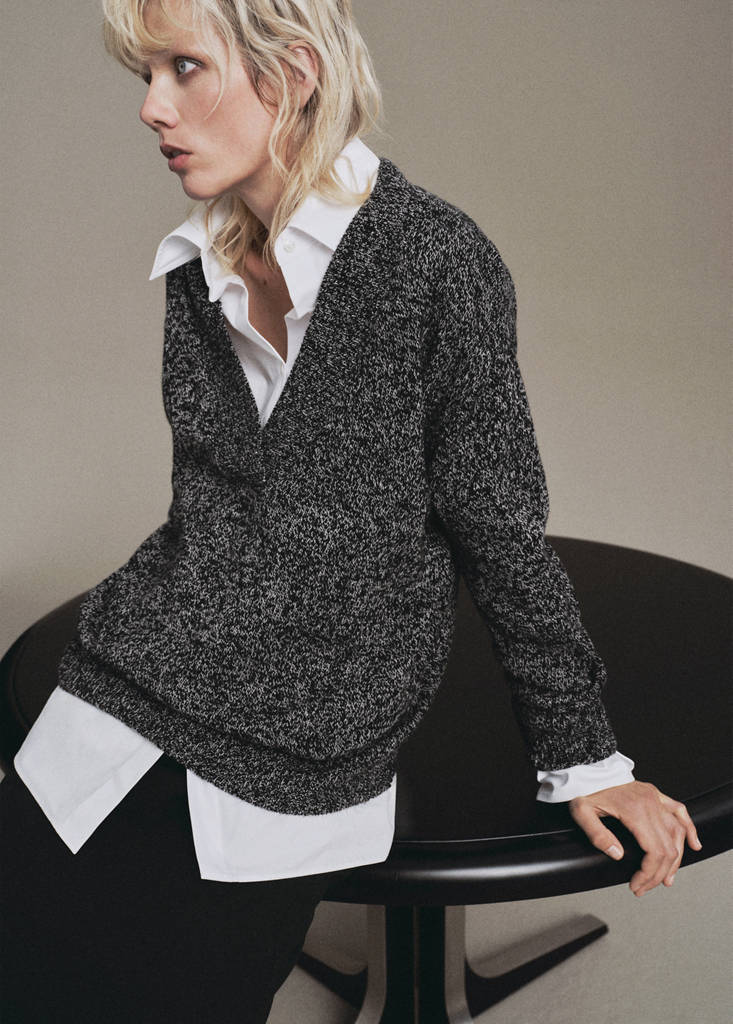 Speckled V-neck sweater — Black