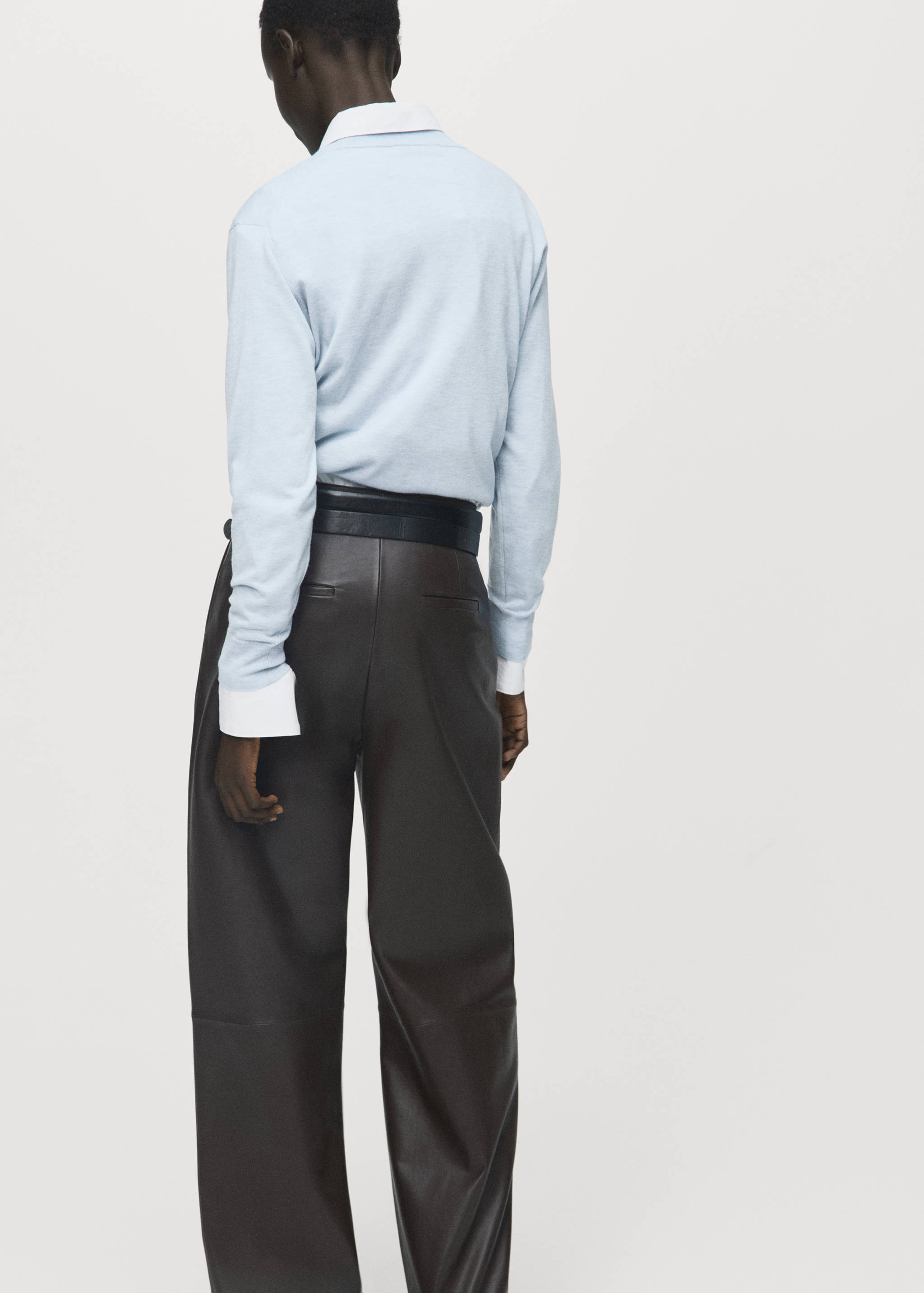 Camisola de malha fina com gola redonda - Verso do artigo