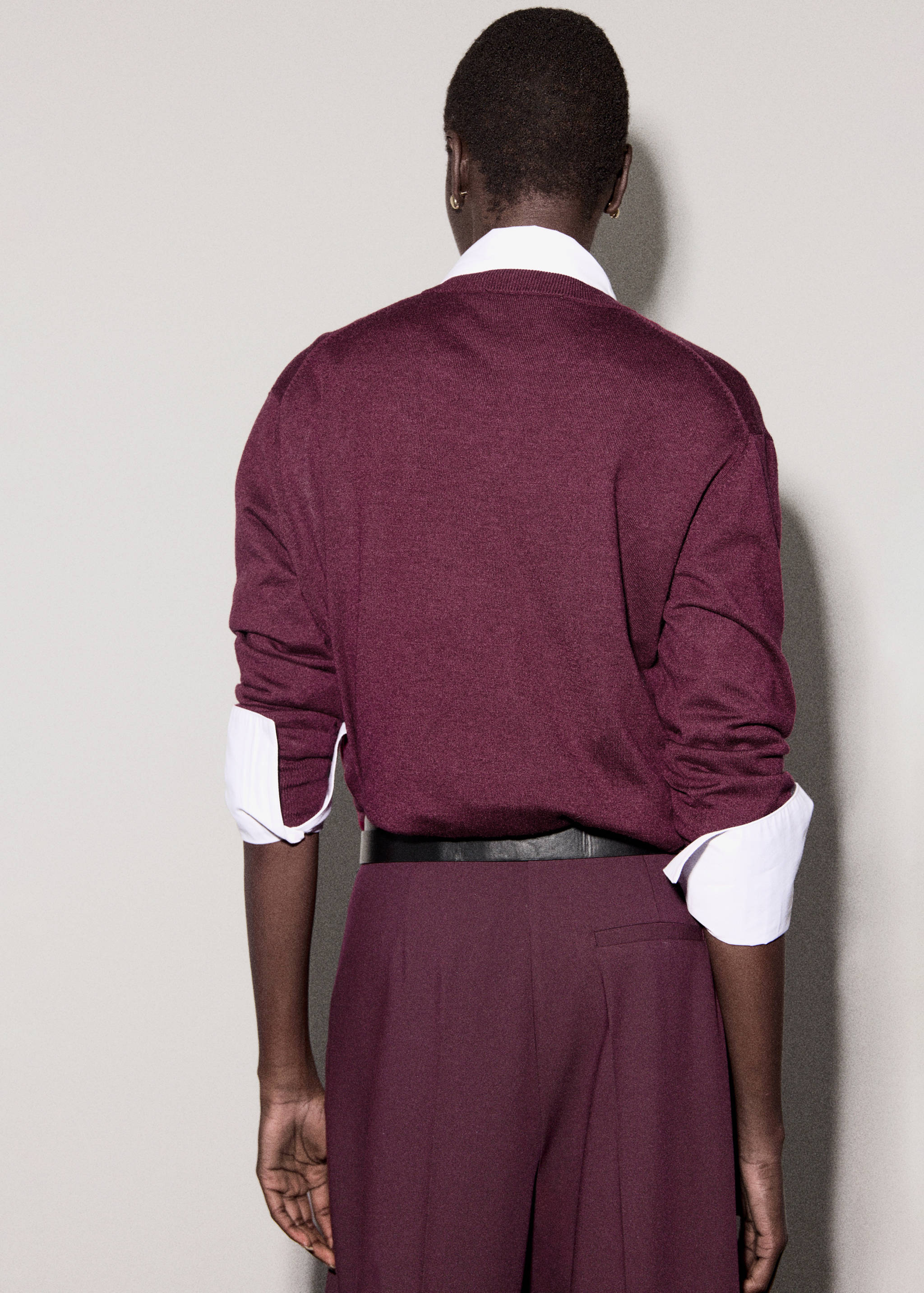 Camisola de malha fina com gola redonda - Verso do artigo