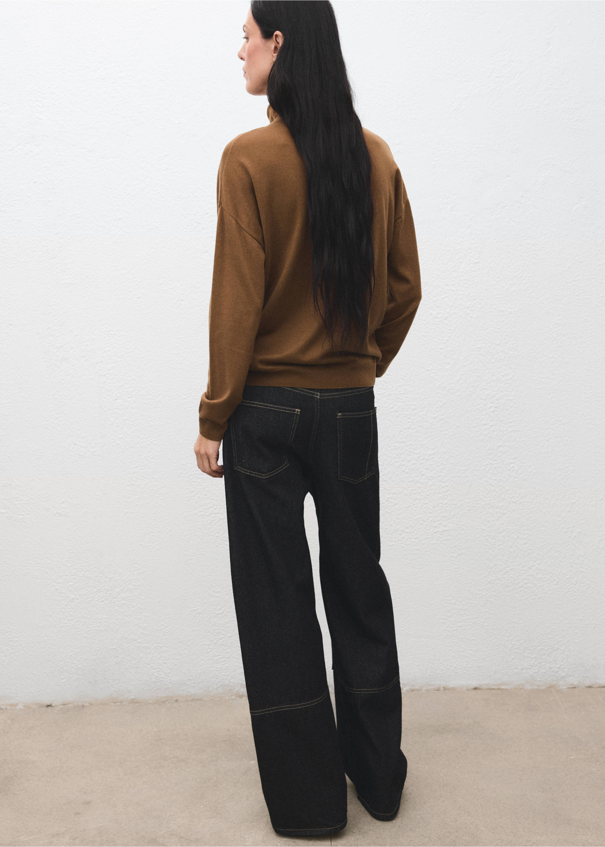 Cable-knit turtleneck sweater - Reverse of the article, Tobacco Brown. Ref: 17007819-00.