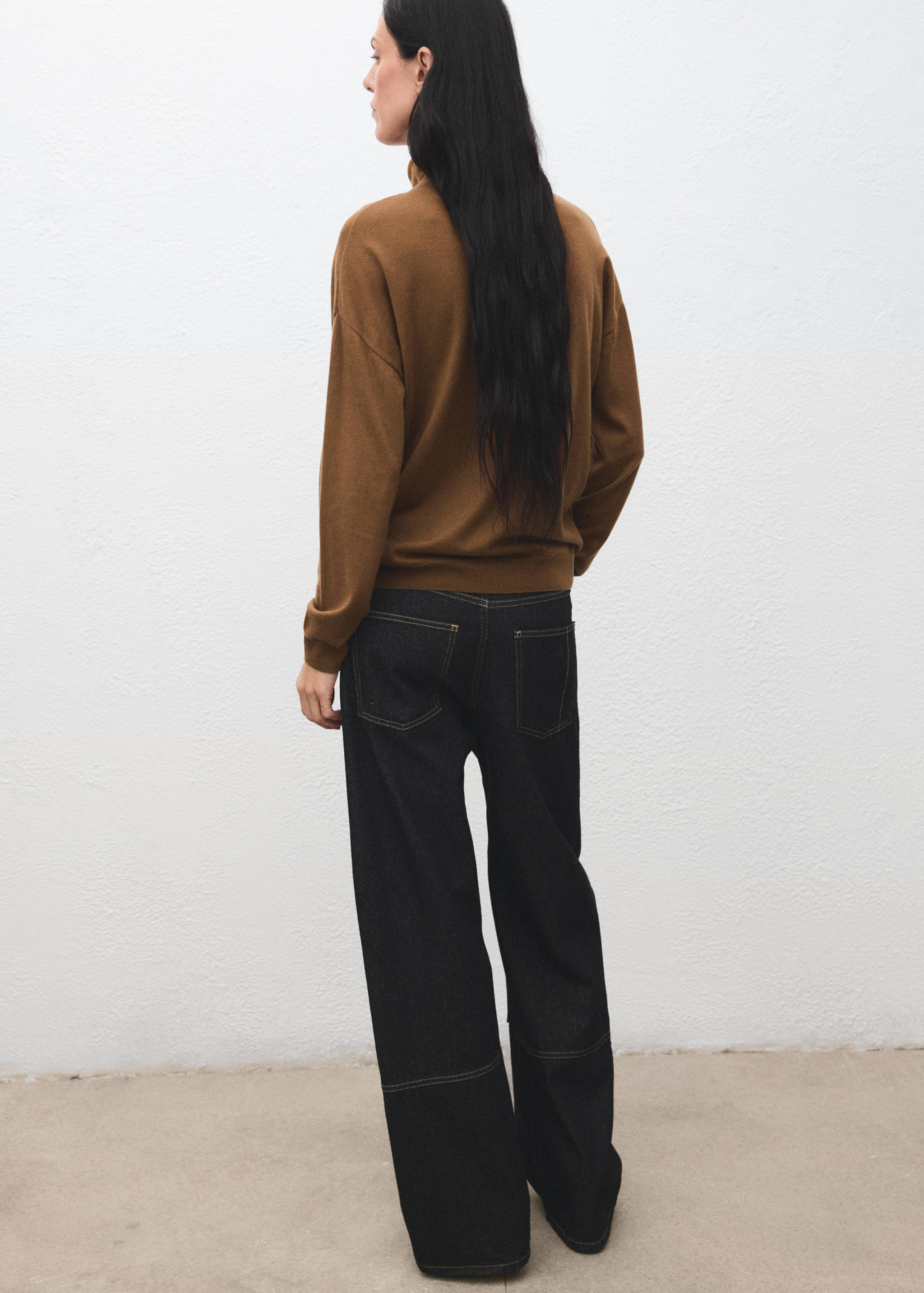 Cable-knit turtleneck sweater - Reverse of the article