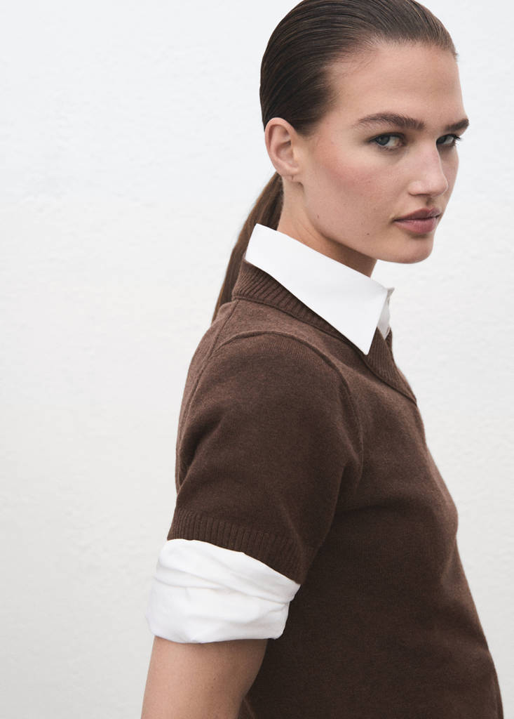 V-neck knit sweater — Chocolate